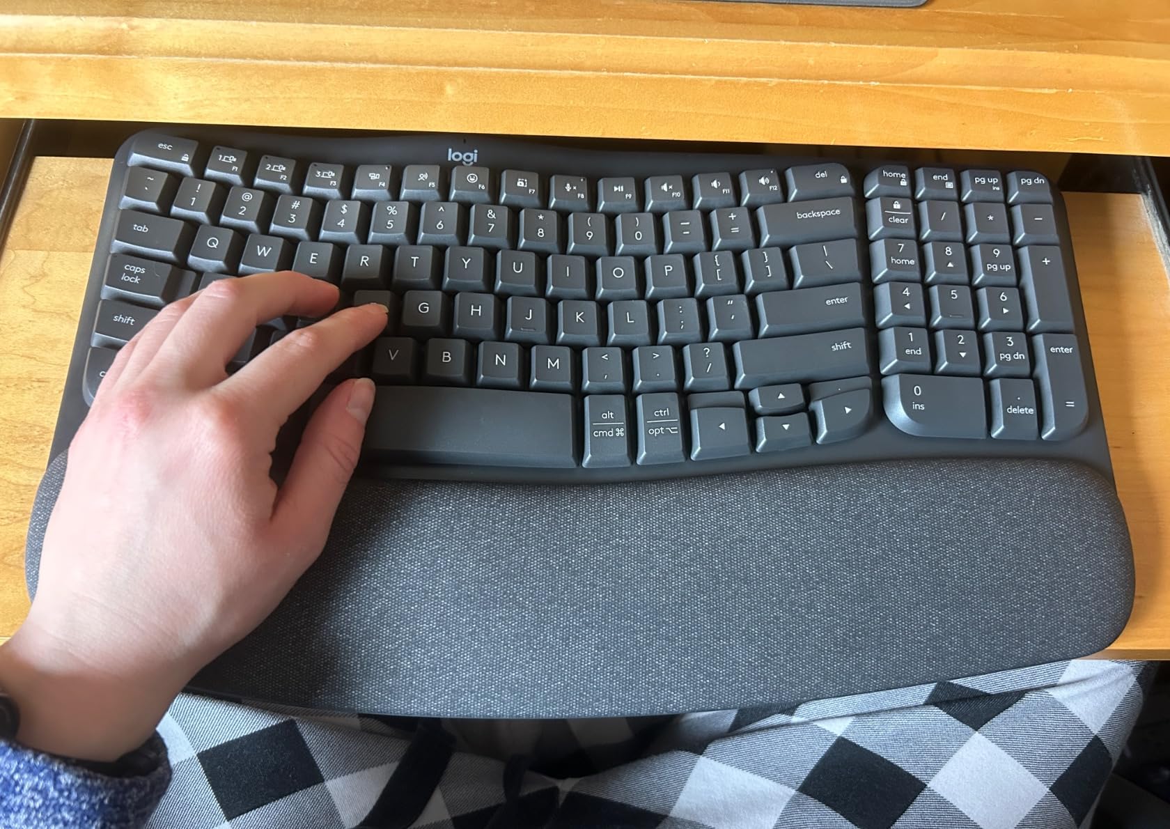 Logitech Wave Keys MK670 Wireless Ergonomic Keyboard Mouse Combo - Graphite customer photo 2
