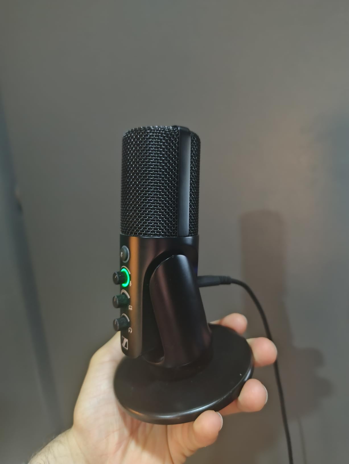 SENNHEISER Professional Profile - USB Cardioid Condenser Microphone & Table Stand, 1.2 m USB-C Cable - Mute Button, Built-in Headphone Jack, Gain, Mix & Volume Control, for PC & Mac,Black customer photo 2