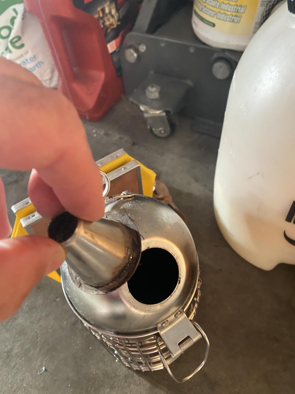 Cute Bear-Shaped Domed Bee Smoker | Sustained Burning for 30-50 Hive Inspections, 4x11