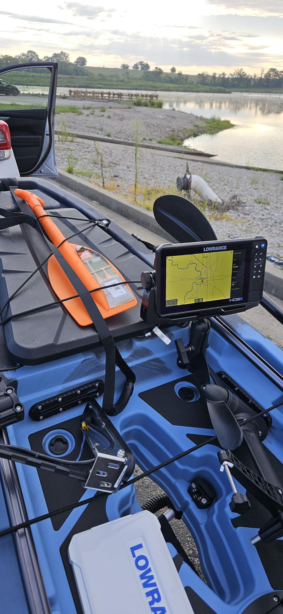 Lowrance HDS PRO Fish Finder/Chartplotter with C-MAP, 9 to 16-inch Options customer photo 2
