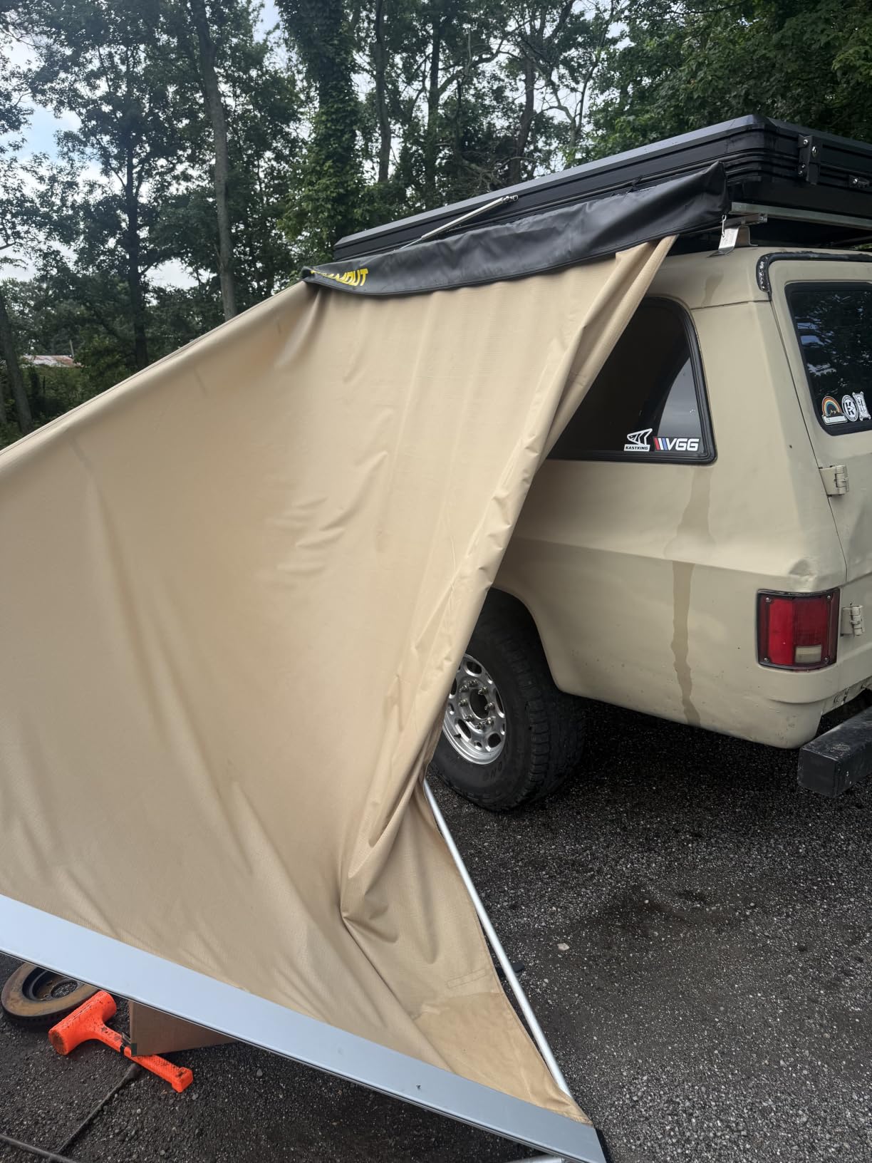 SAMOUT Vehicle Awning, 8.2ft x 10ft, Rooftop Pullout Ripstop UPF50+ Side Awning, Reinforced Hinges & Poles for Jeep/SUV/Truck/Van customer photo 2