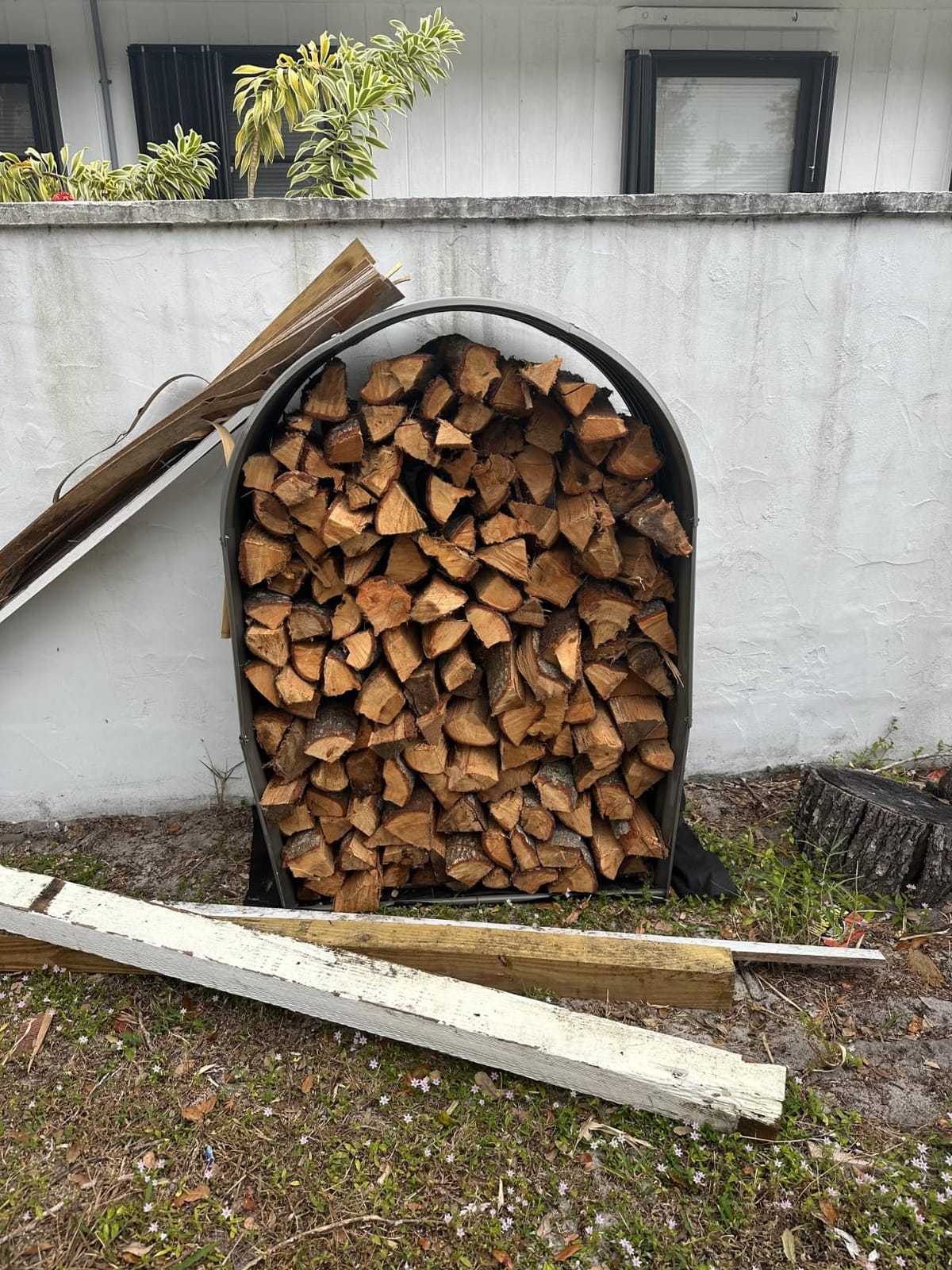 ANLEOLIFE Arch Tall Outdoor Firewood Rack with Corrugated Steel Roof customer photo 1