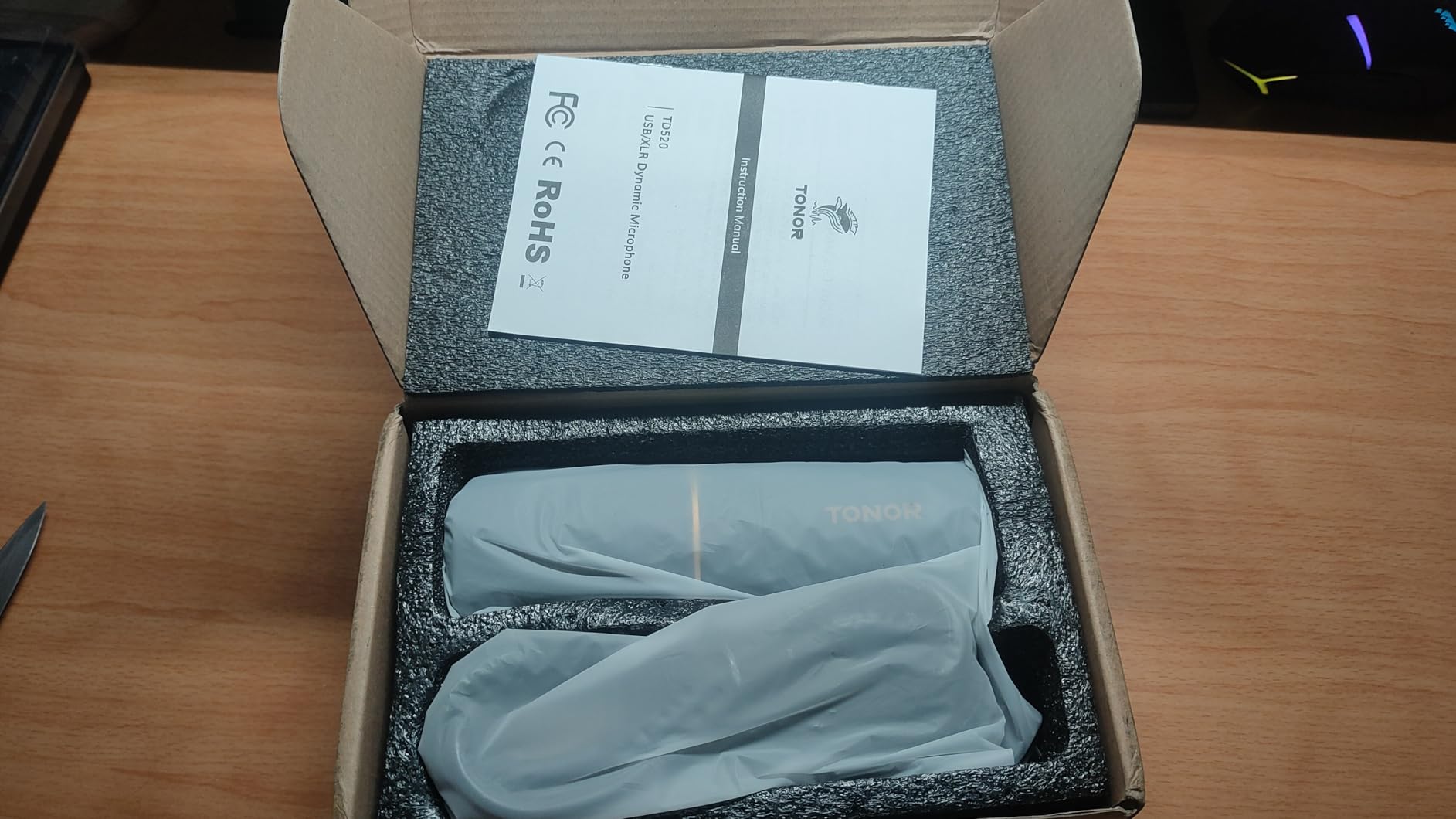 TONOR Dynamic Podcast Microphone, XLR/USB Mic for Recording, Streaming customer photo 2