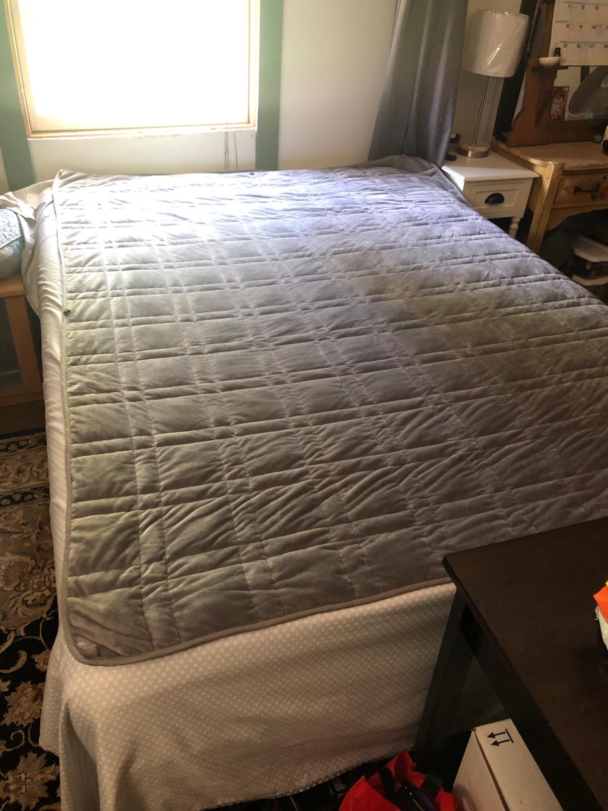 King Size Weighted Blanket 45lb(88''x104'', Dual-Sided), Cozy Warm Velvet & Cooling Tencel Fabric Reversible King Weighted Blanket for Adults & Couples All Season Use - Carry Bag Included, Dark Grey customer photo 1