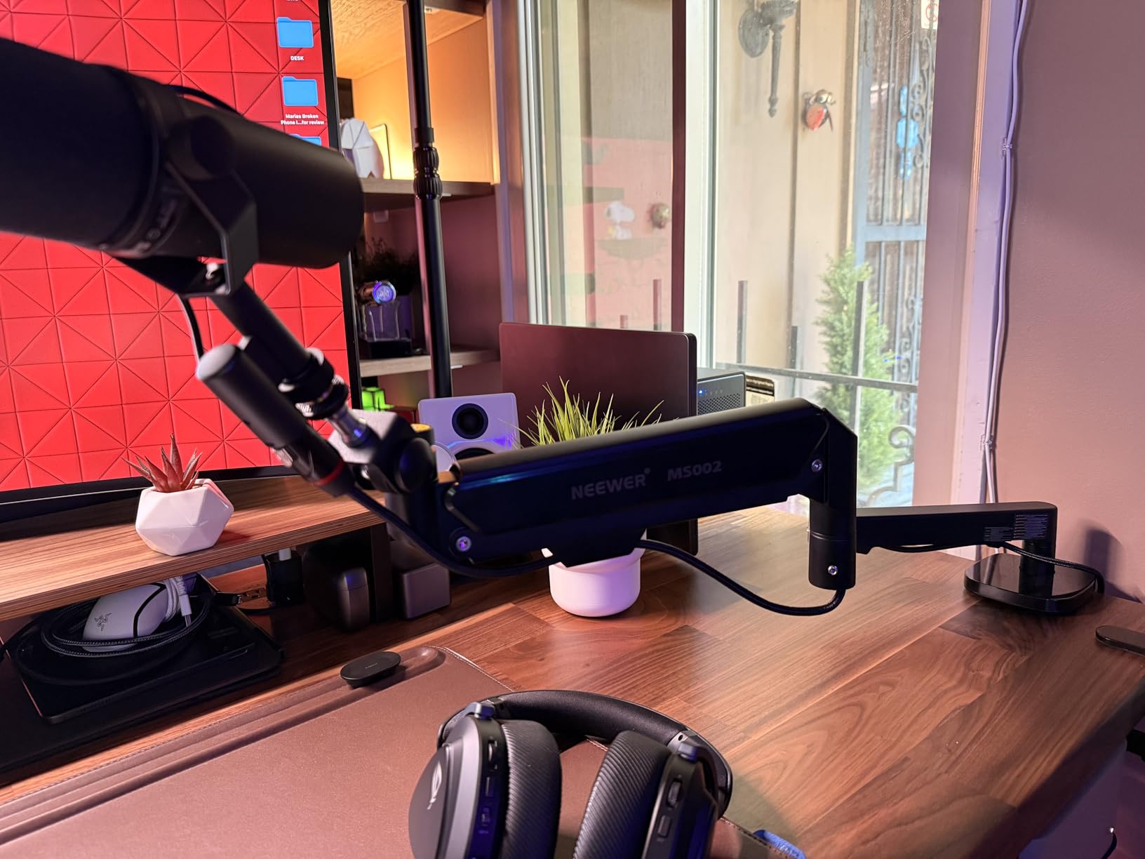 NEEWER Low Profile Mic Arm Desk Mount, with Pneumatic Damping, 360°, MS002 customer photo 2