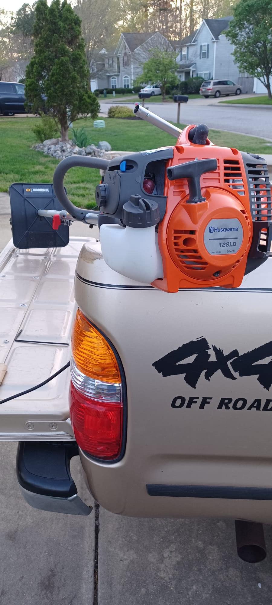 Husqvarna 130L Gas String Trimmer, 28-cc 2-Cycle, 18-Inch Straight Shaft Gas Weed Wacker with Rapid Replace Trimmer Head for Seamless String Reloading, Gifts for Men, 970514405 customer photo 2