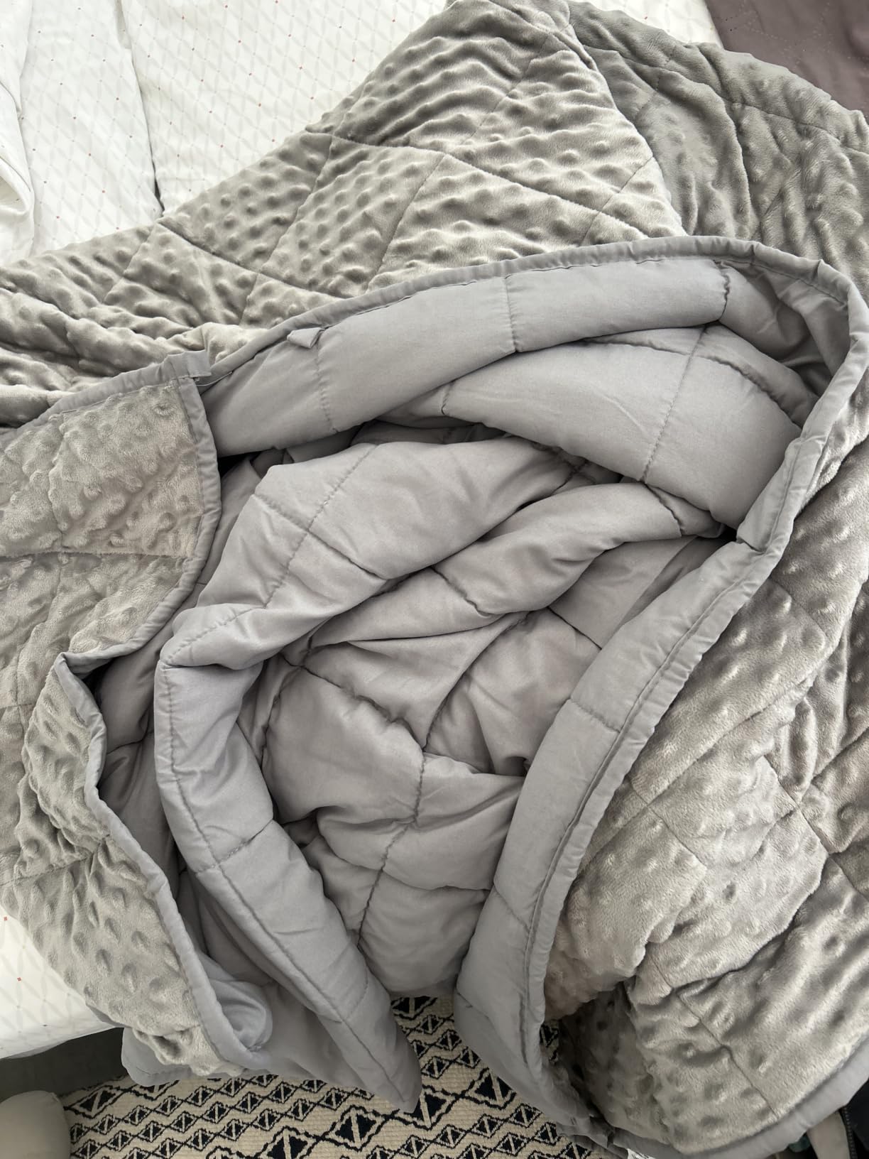 Mr. Sandman Cooling Weighted Blanket for Adults, Queen Size 15 lbs, 60″x80″ customer photo 1