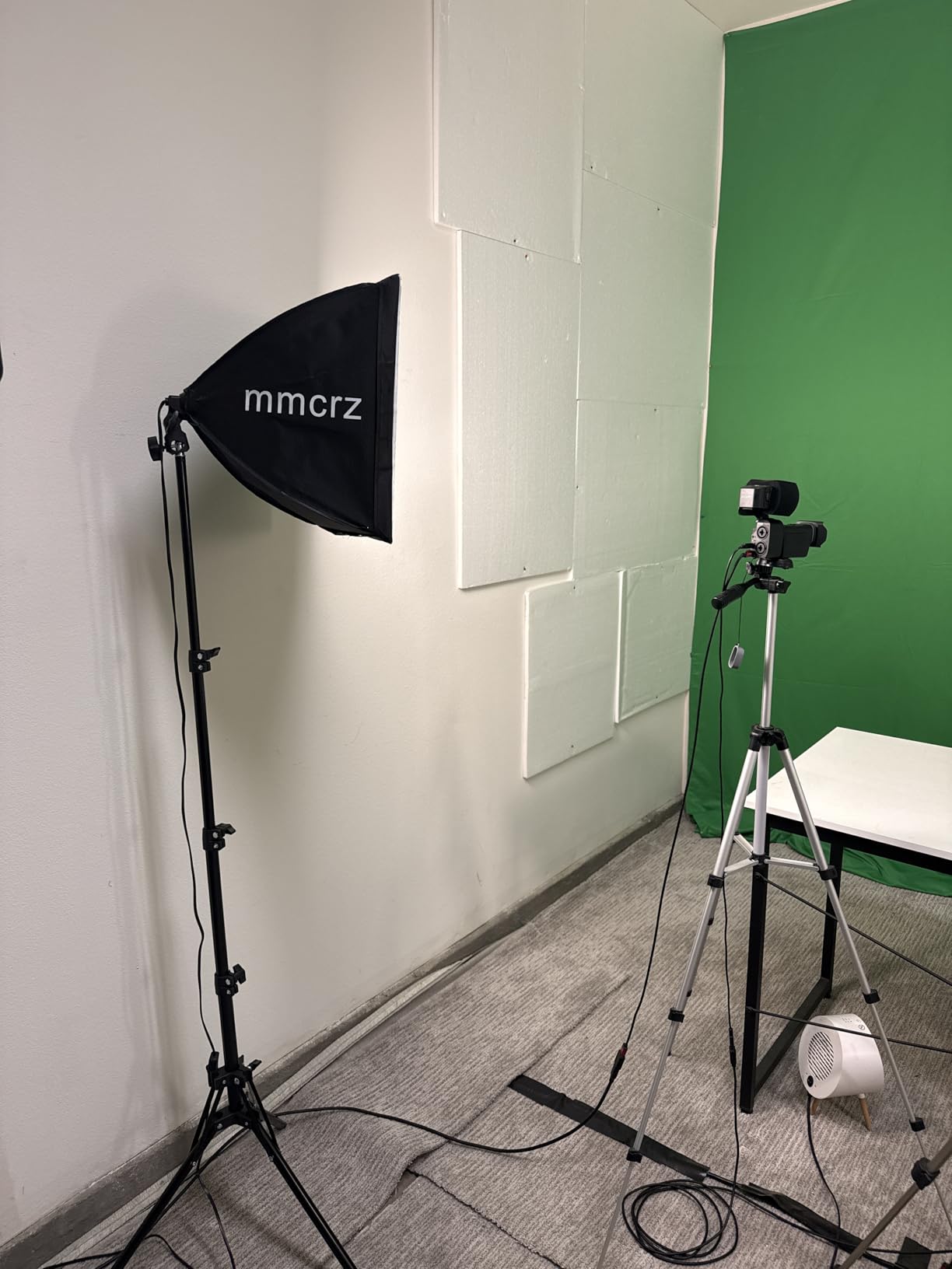 2Pack Professional Softbox Lighting Kit, 16'' x 16'' Studio Lights with 85W 2700-6500K E27 LED Bulbs, Continuous Lighting for Photography/Video Recording/Live Streaming customer photo 2