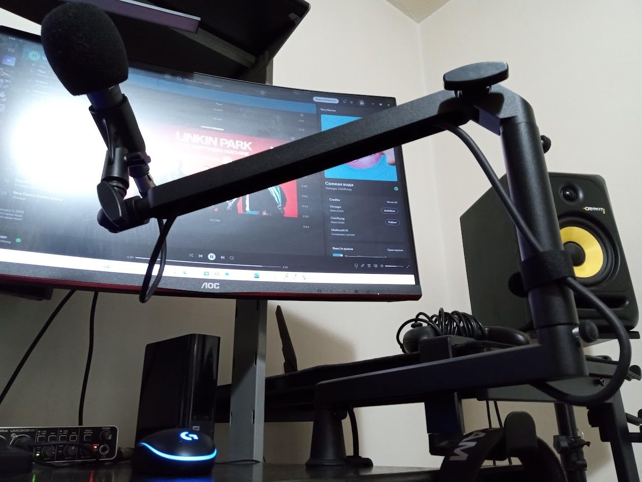 Low Profile Microphone Boom Arm Stand for Gaming Streaming Podcasting Black customer photo 1