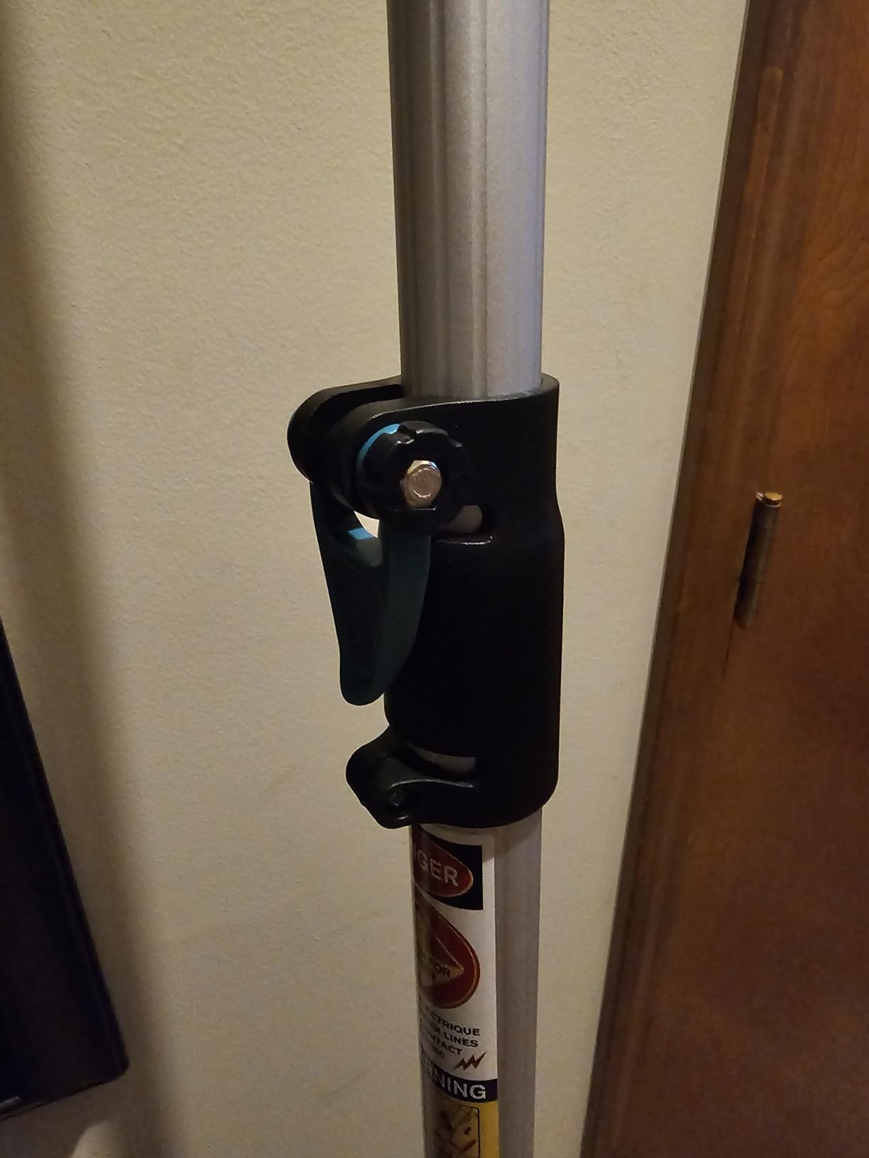 TelesPro 5-12FT 3-Stage Telescopic Aluminum Pole Boat Hook: Versatile Docking Pole for Easy Boat Handling, Sturdy and Durable Design, Ideal for Pushing and Pulling Boats in Any Water Conditions customer photo 1