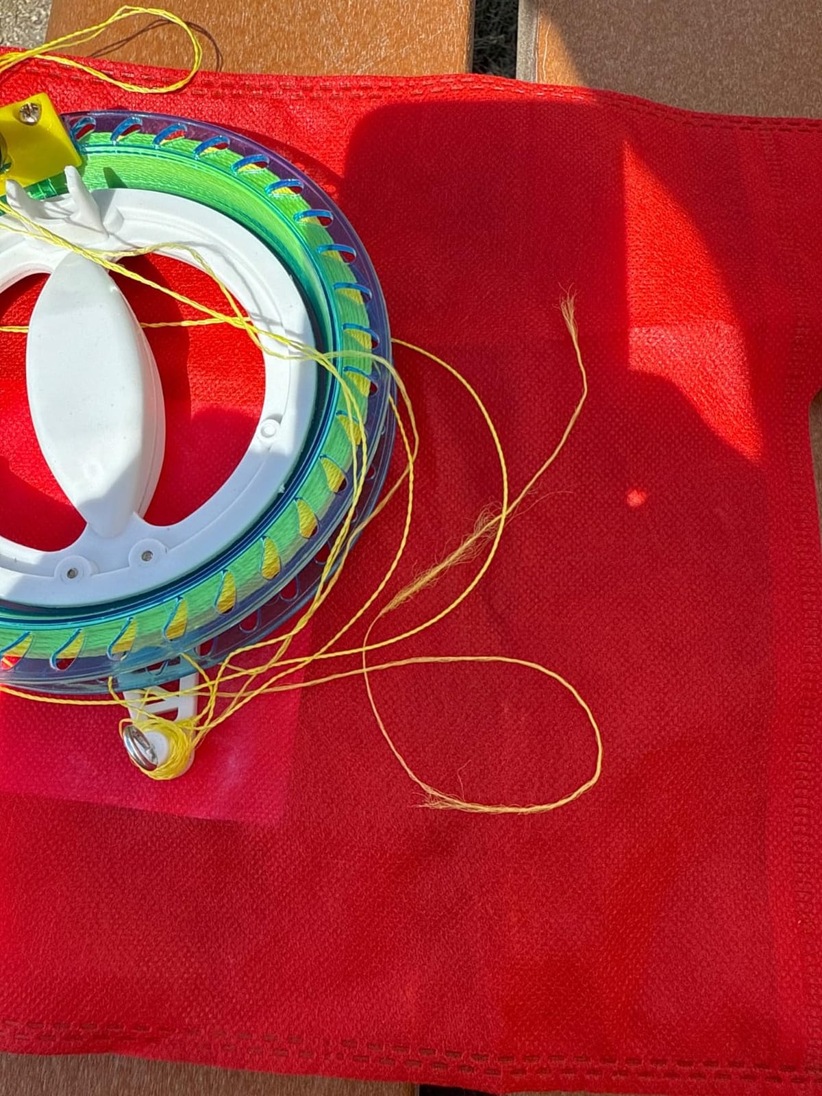 HENGDA KITE Professional Outdoor Kite Line Winder Winding Reel Grip Wheel with 650 Feet (60LBS) Flying Line String Flying Tools with Lock for Kids and Adults customer photo 1