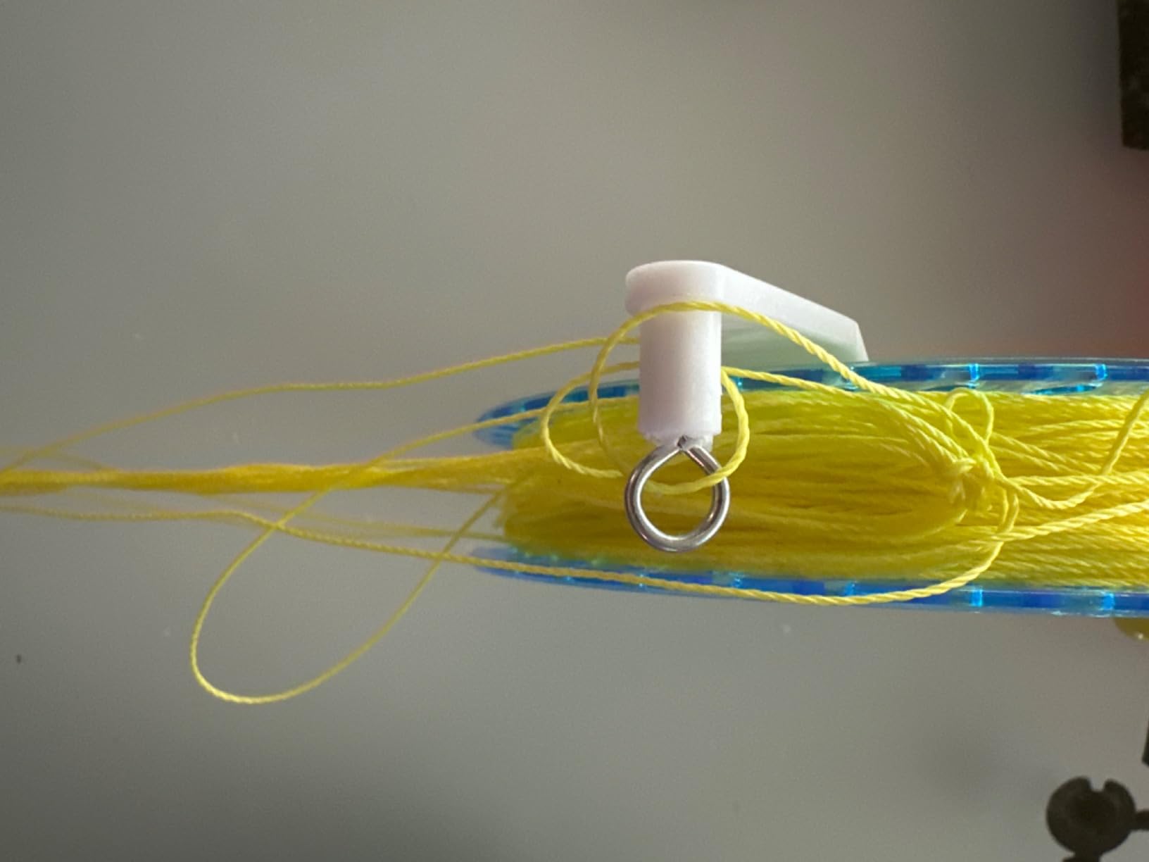 HENGDA KITE Professional Outdoor Kite Line Winder Winding Reel Grip Wheel with 650 Feet (60LBS) Flying Line String Flying Tools with Lock for Kids and Adults customer photo 2