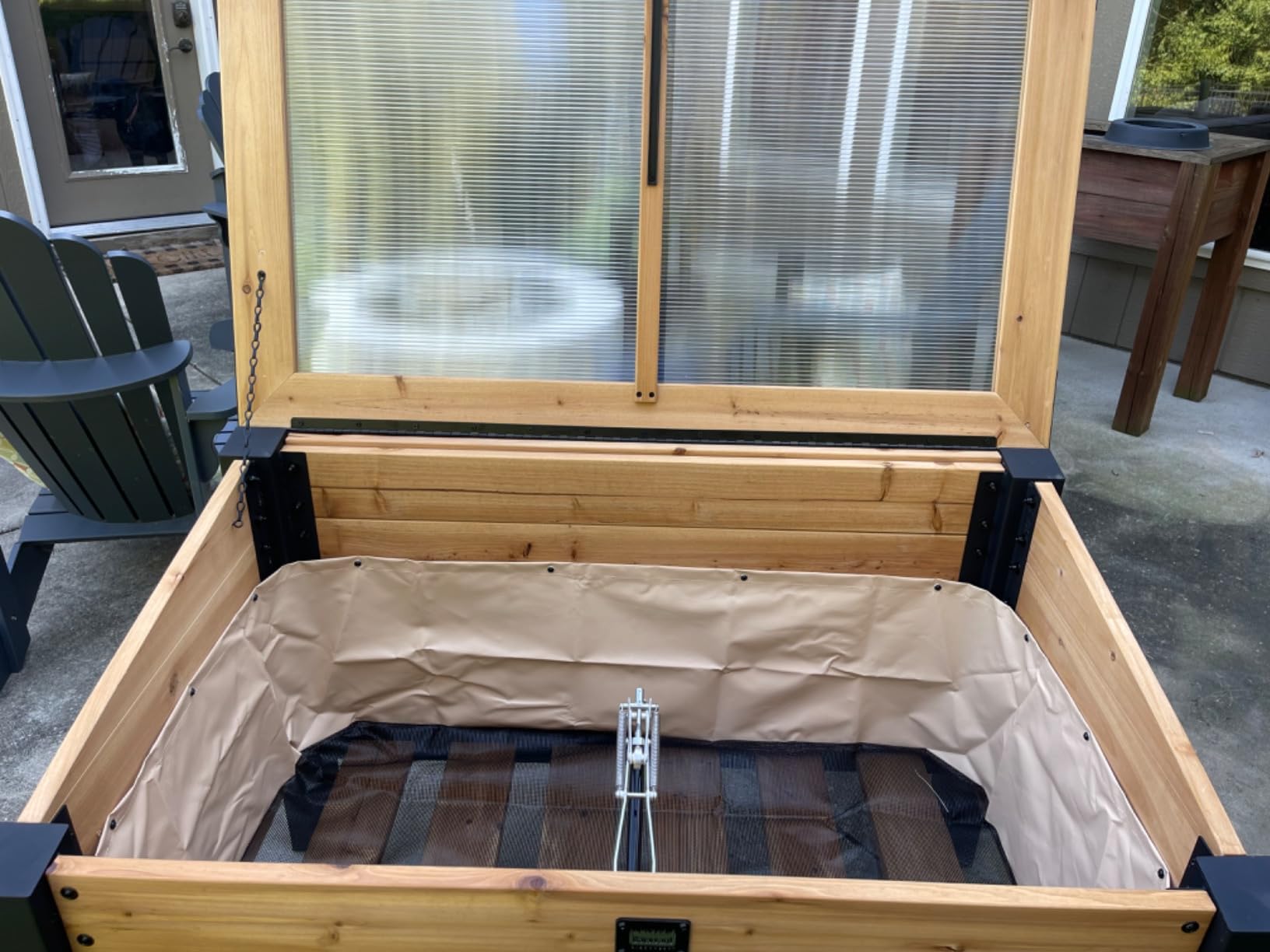 Backyard Discovery Aggie 4' x 2' Cedar Wood Cold Frame Portable Mini Greenhouse, Raised Garden Planter with Temperature-Activated Polycarbonate Lid, Mesh Drainage for Year-Round Outdoor Gardening customer photo 1