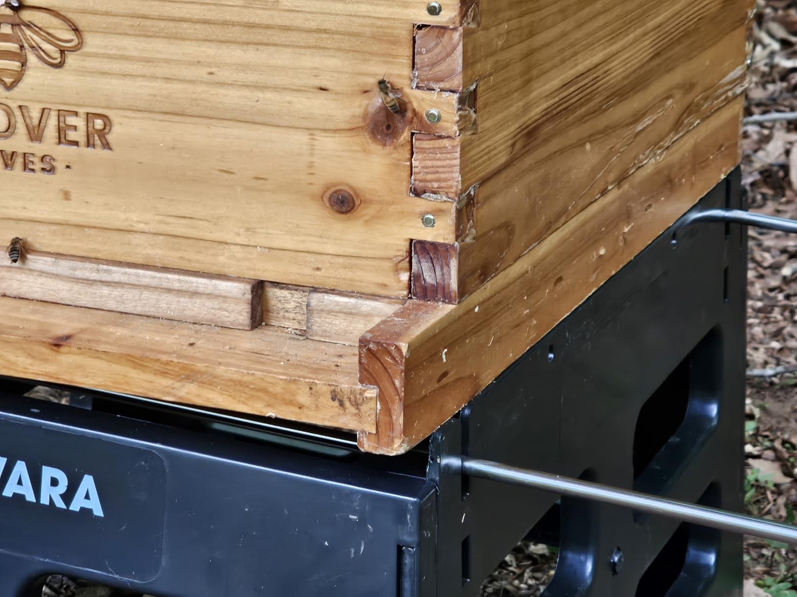 SunVara Bee Hive Stand - 10 Frame Hive Stand for Beekeeping customer photo 2