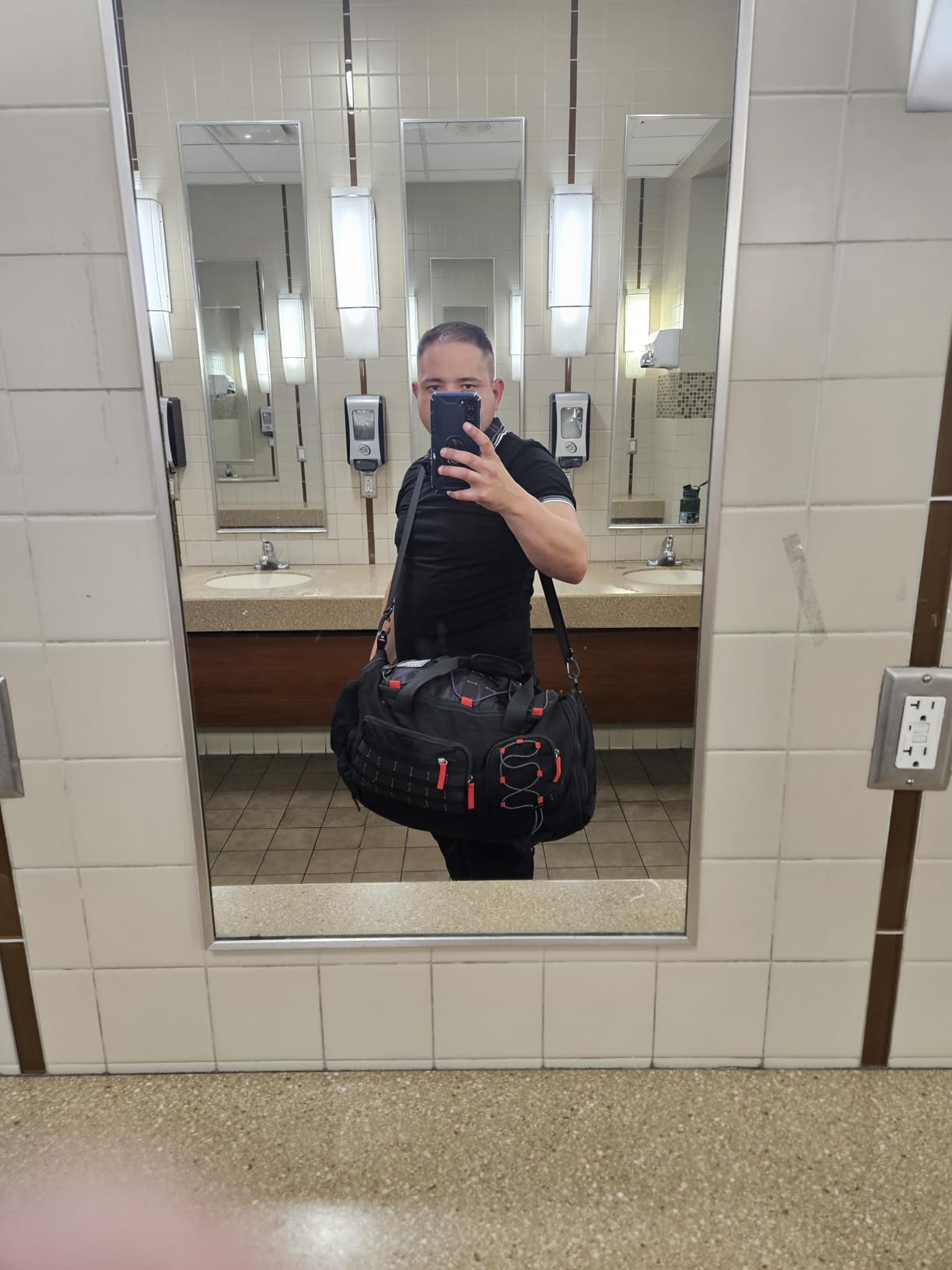 BOSSTIN Gym Bag for Men & Women, 45L-50L Expandable Sports Duffle Bag customer photo 2