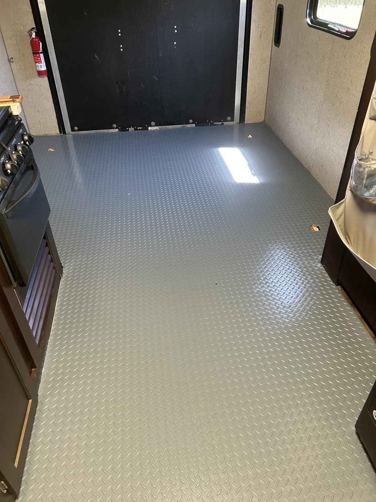 Geemax 7.8 x 22 FT Garage Floor Mat, 2.8mm Thickness Diamond Plate Vinyl Garage Flooring Roll for Under Car, Large Size 172 SQFT for Large SUVs, MPV, Pickup Truck, RV, Black customer photo 1