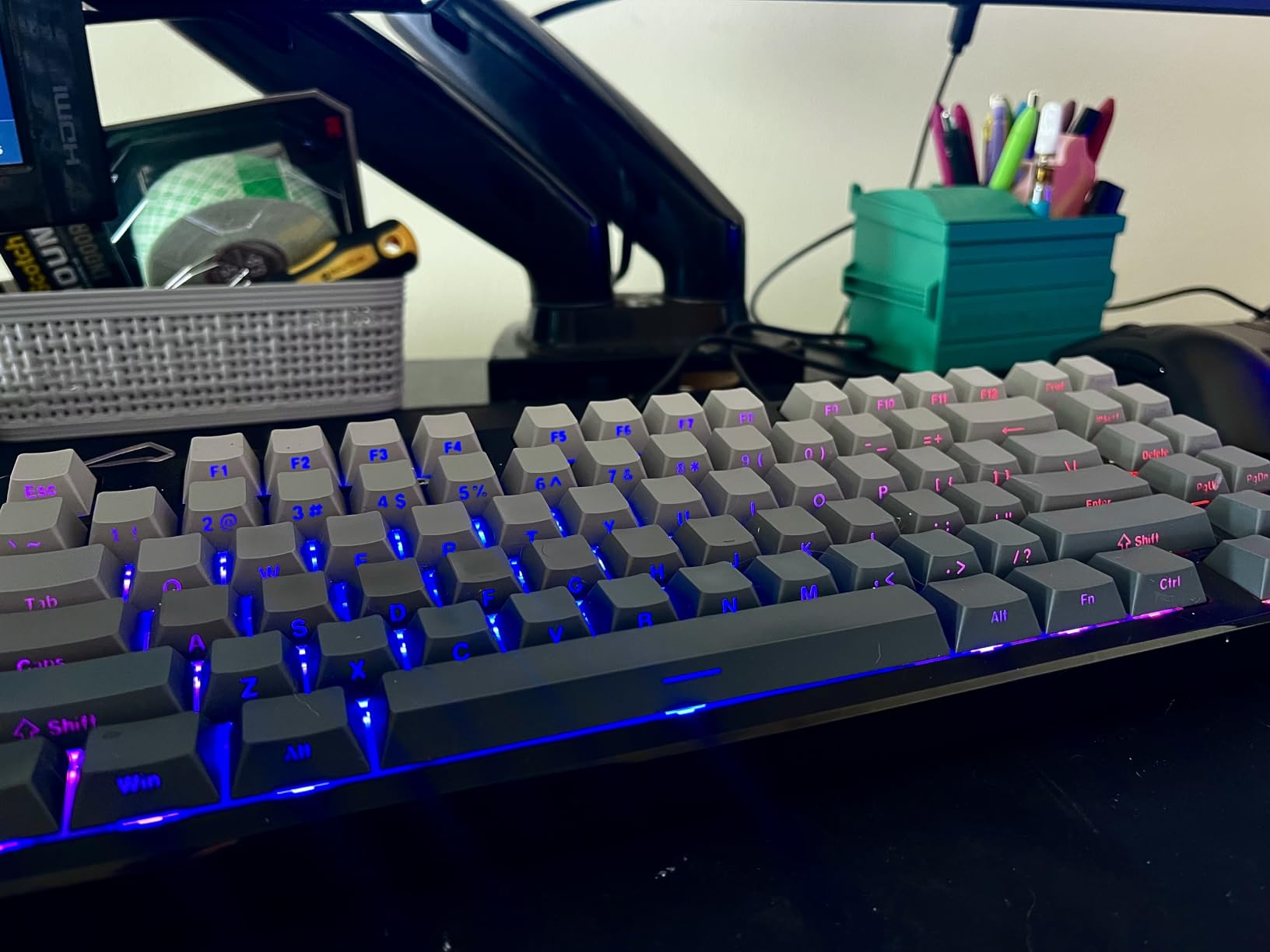 Kisnt KN85 Wireless Mechanical Keyboard, 75% Layout, Bluetooth/2.4GHz/USB-C, Custom RGB Backlit, Hot-Swappable Linear Switch, Creamy Sound for Gaming/Typing (Retro Beige) customer photo 2