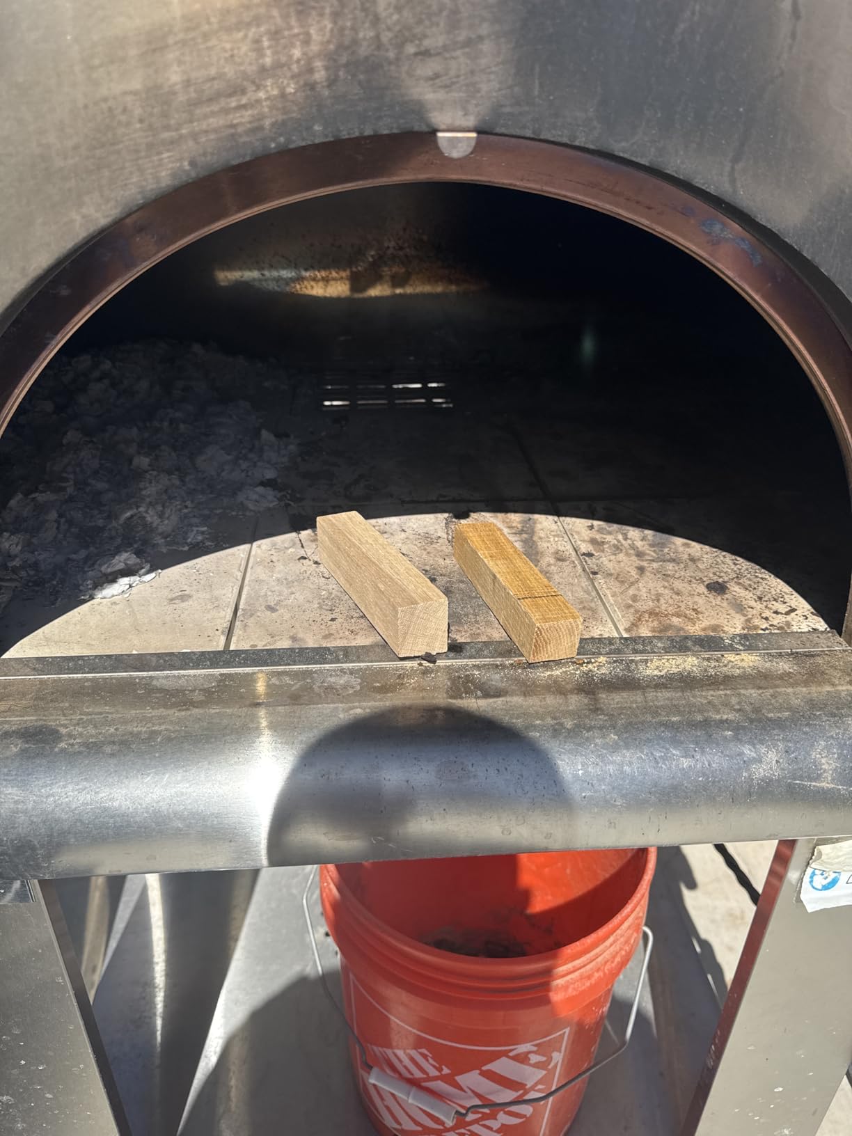 Pizza Oven & Cooking Wood – Mini Kiln-Dried Oak, 6-Inch Logs, 15lb Box – Bark-Free Firewood for Ooni, Gozney, Solo Stove & More – High Heat, Long-Lasting Burn for Grilling, BBQ & Smoking customer photo 2