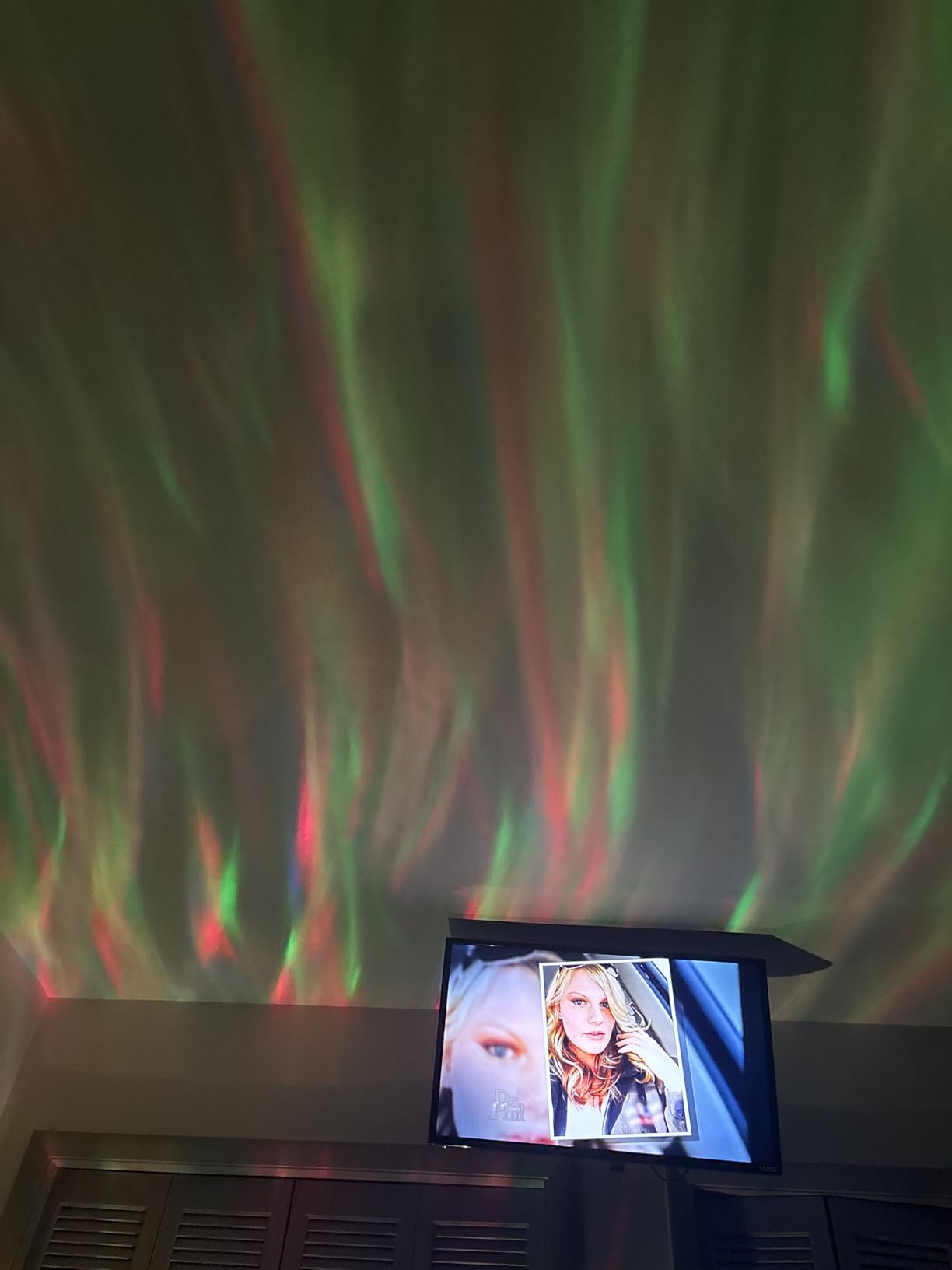HUMIIEYE Northern Light Projector, Battery Operated Aurora Night Light, 16 Colors Galaxy Lamp Ocean Wave Ceiling Projector Mood Ambient Lighting for Bedroom Party Adults Kids Room Toddler Girl Gift customer photo 1