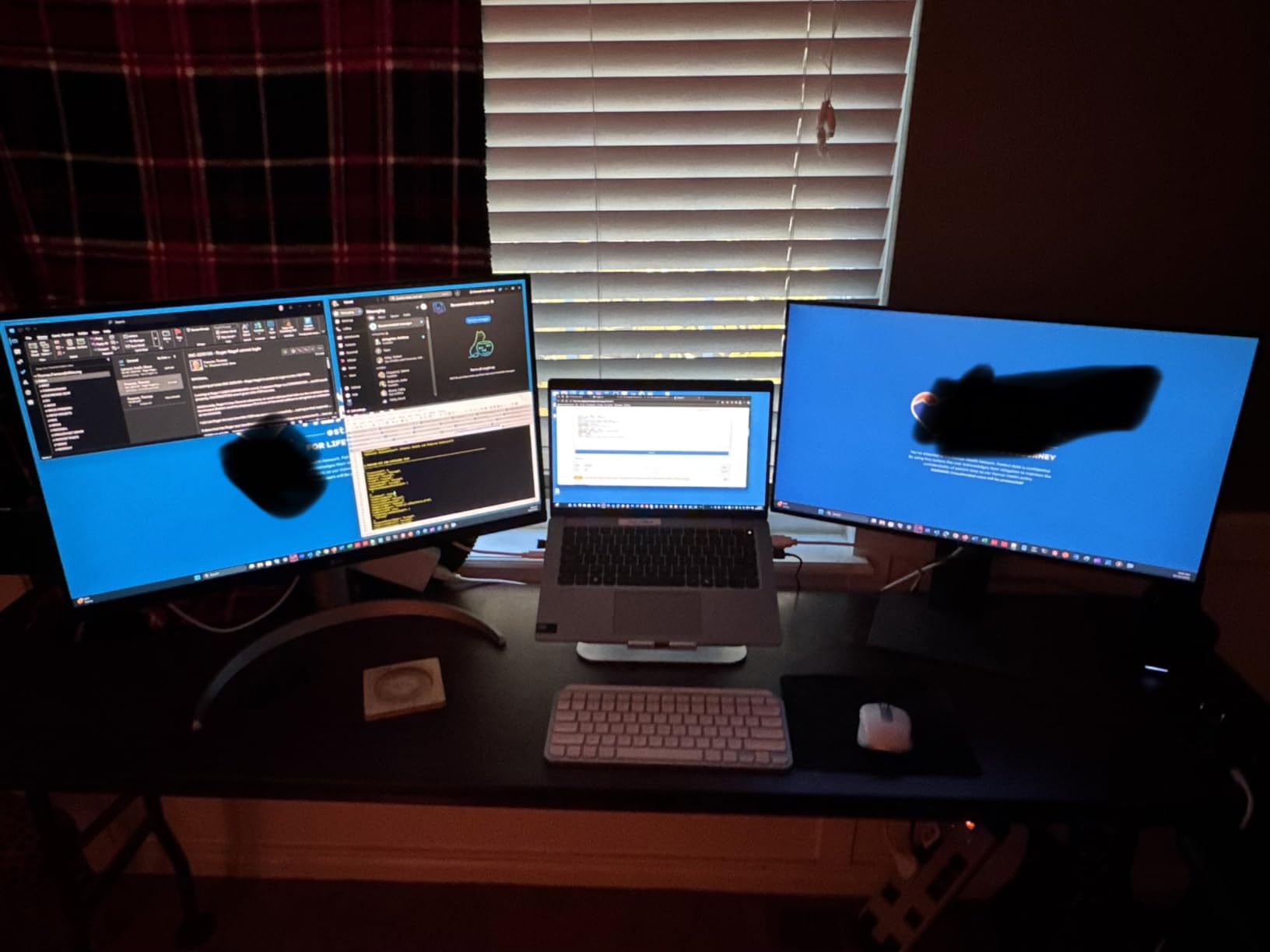 LG 27UP850K-W 27-inch Ultrafine 4K UHD IPS DisplayHDR 400 Computer Monitor customer photo 1