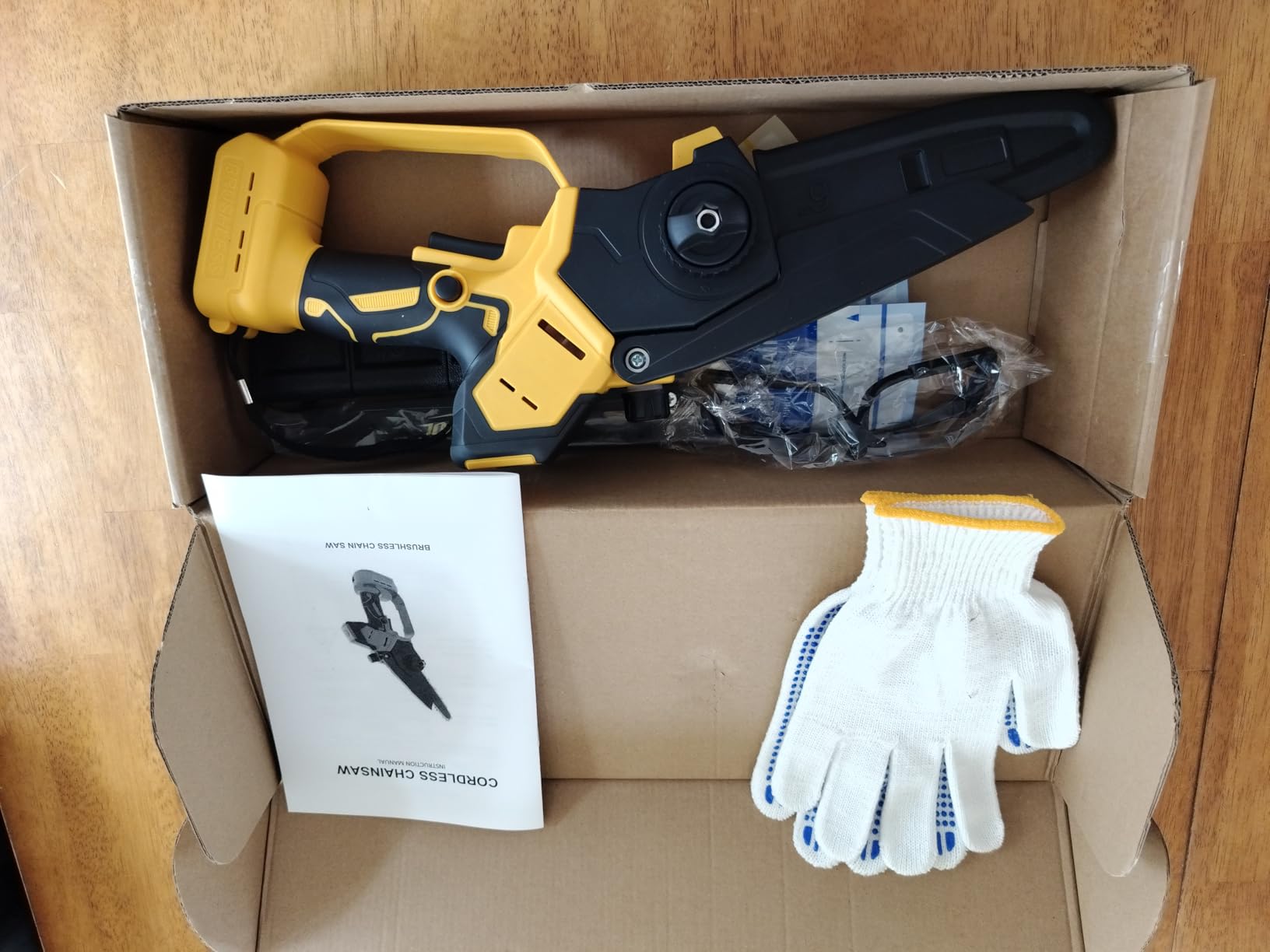 Cordless Mini Chainsaw Compatible with Dewalt 20V MAX Battery, 6 Inch & 8 Inch Small Electric Chainsaw Brushless, Auto Oiler, Handheld Pruning Tree Saw Gift for Men Dad Husband Fathers (Tool Only) customer photo 1