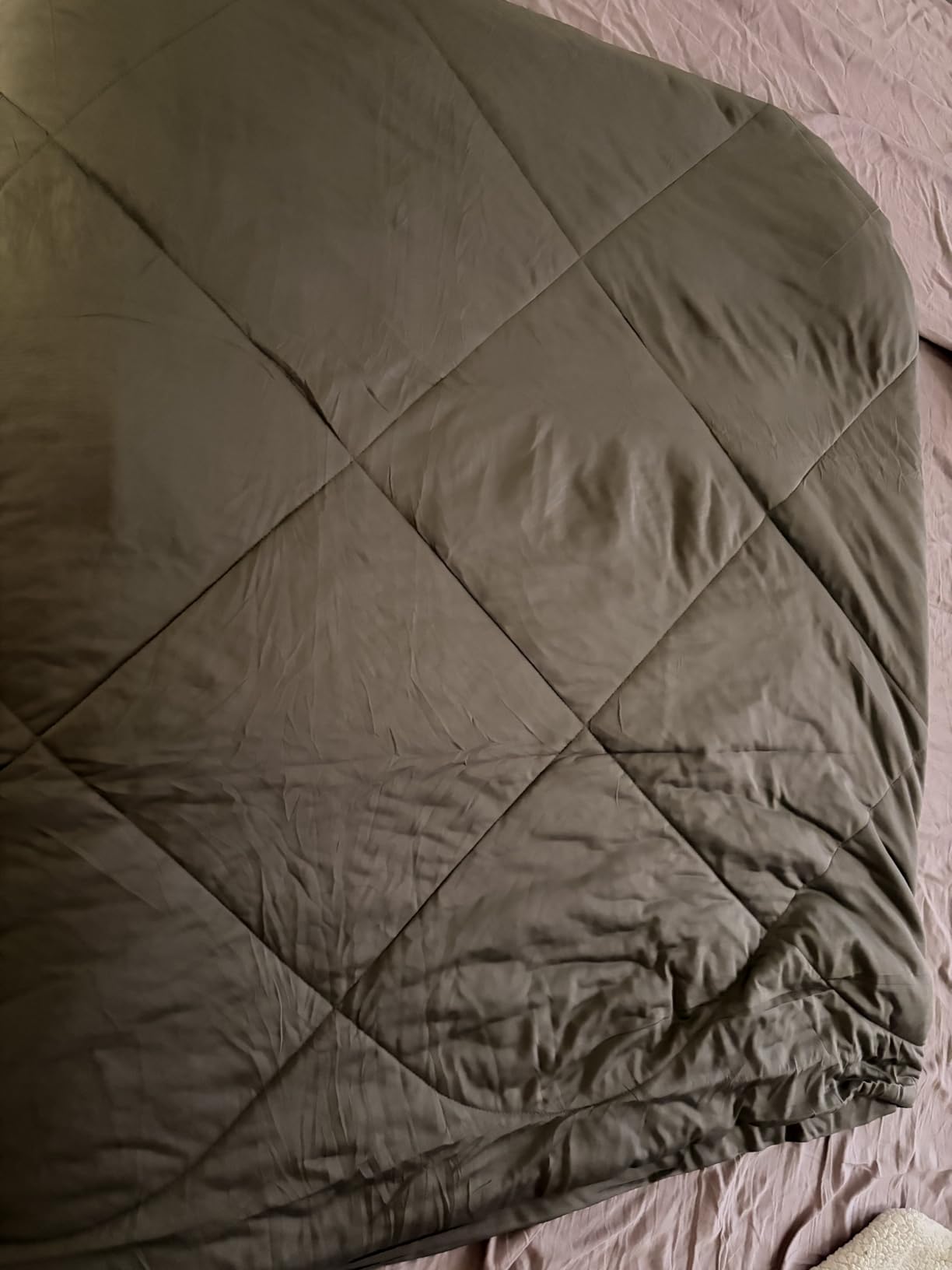 Cooling Comforter Queen Size, Double-Sided Cold Tech Fabric Quilted Bed Comforters Cooling Blanket for Hot Sleepers, Breathable Lightweight Summer Bedding, All-Season Ice Blanket, Dark Gray customer photo 2