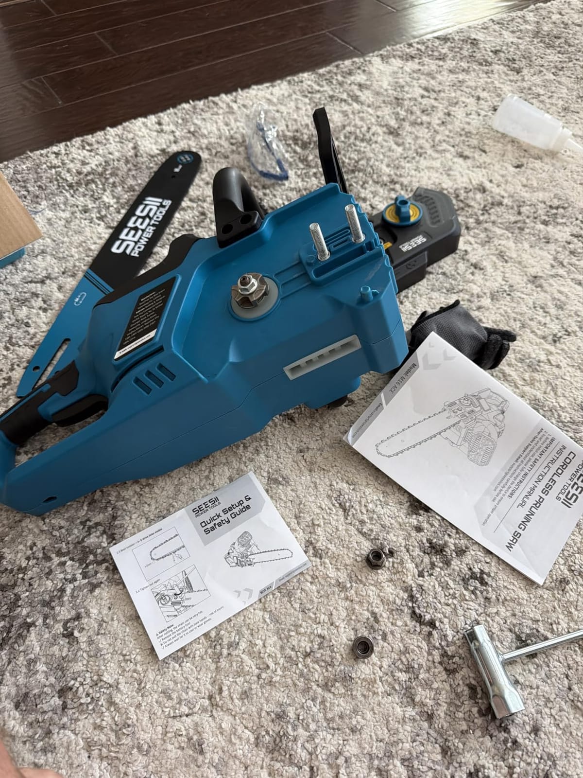 SEESII 40V 16-Inch Cordless Electric Chainsaw,2000W Brushless Chain Saw | 2×40v 4000mAh Batteries & Chargers, Auto Oiler, Battery Powered Chain Saw for Tree Trimming, Wood Cutting, Yard Work customer photo 1