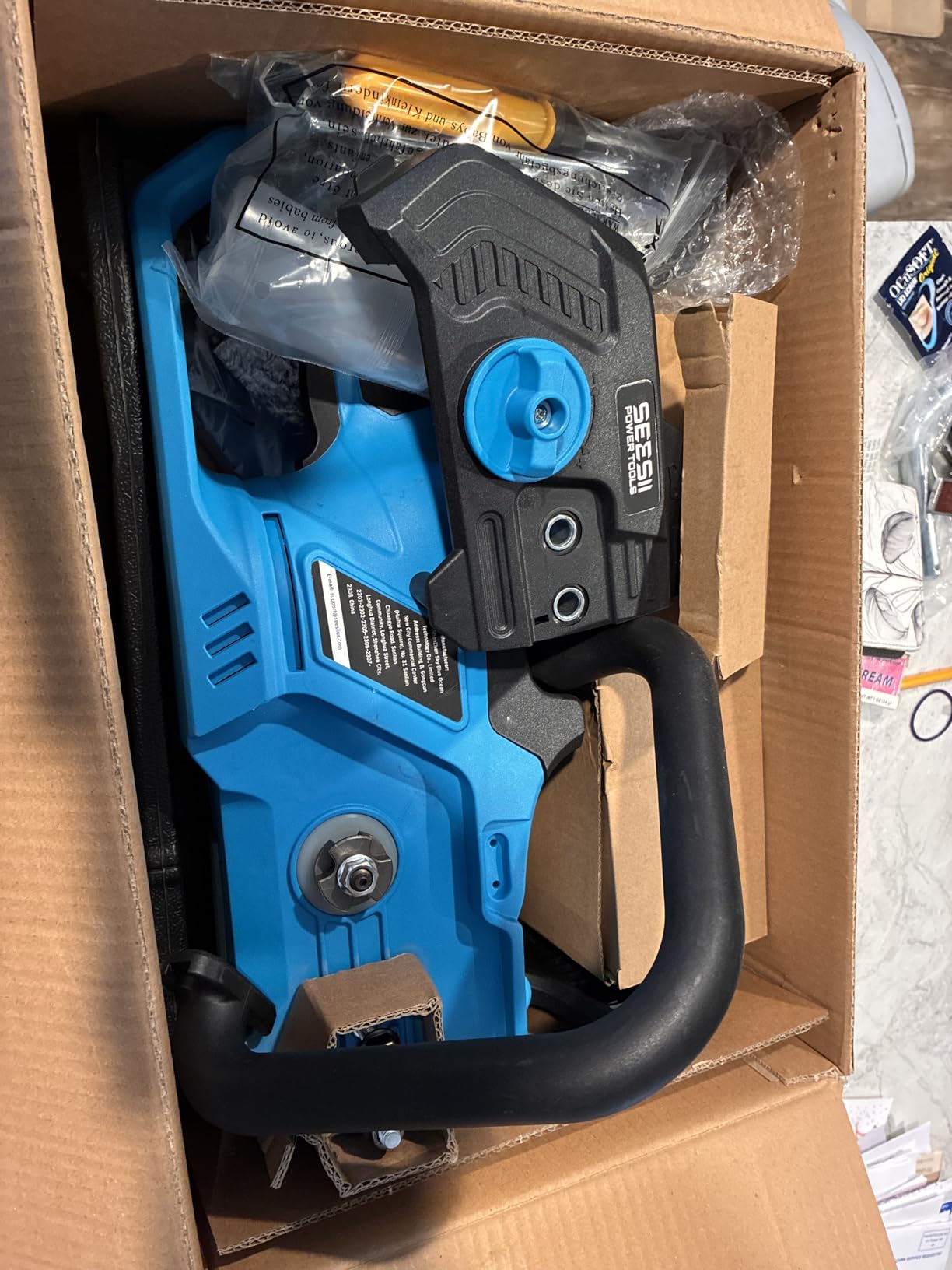 SEESII 40V 16-Inch Cordless Electric Chainsaw,2000W Brushless Chain Saw | 2×40v 4000mAh Batteries & Chargers, Auto Oiler, Battery Powered Chain Saw for Tree Trimming, Wood Cutting, Yard Work customer photo 2