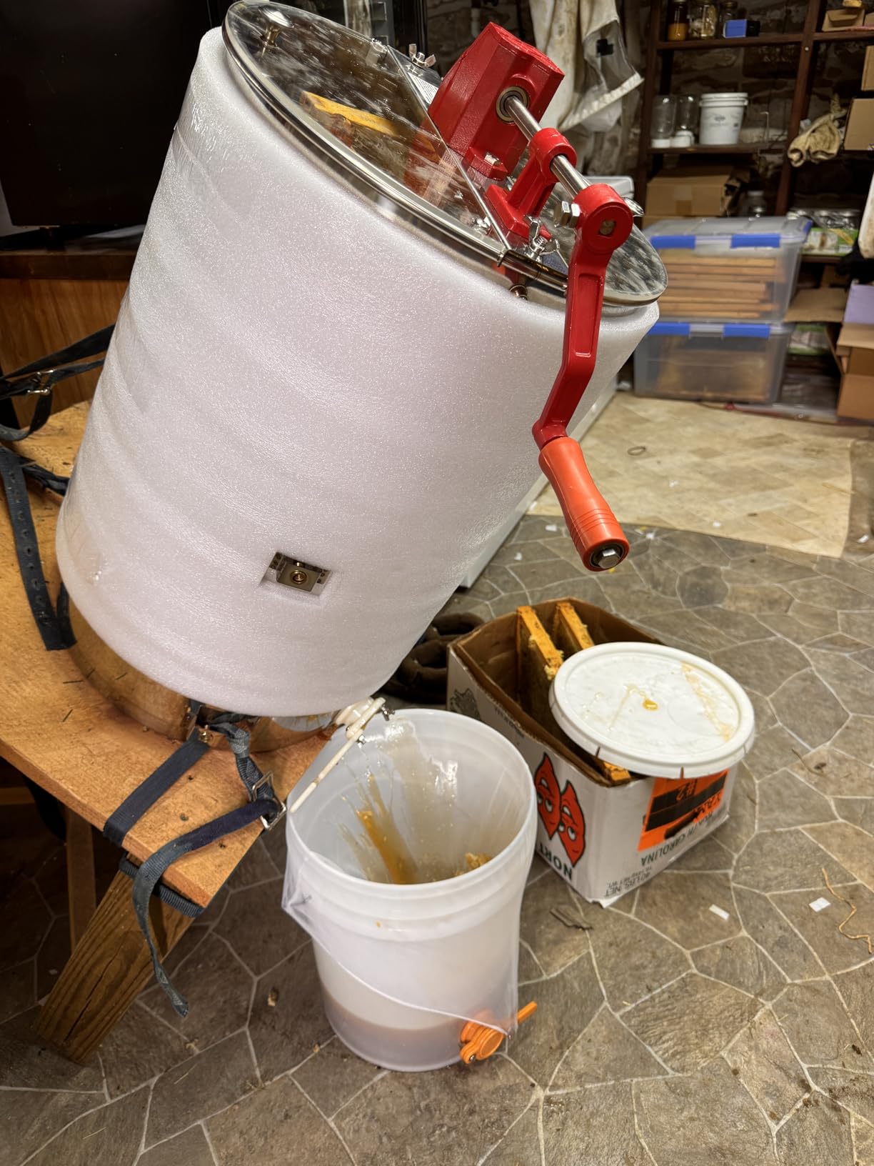 VEVOR Honey Extractor, 4/8 Frame Manual Honey Extractor with Transparent Lid, Stainless Steel Honeycomb Drum Spinner with Height Adjustable Stand, Honeycomb Extraction Equipment for Beekeeping customer photo 2