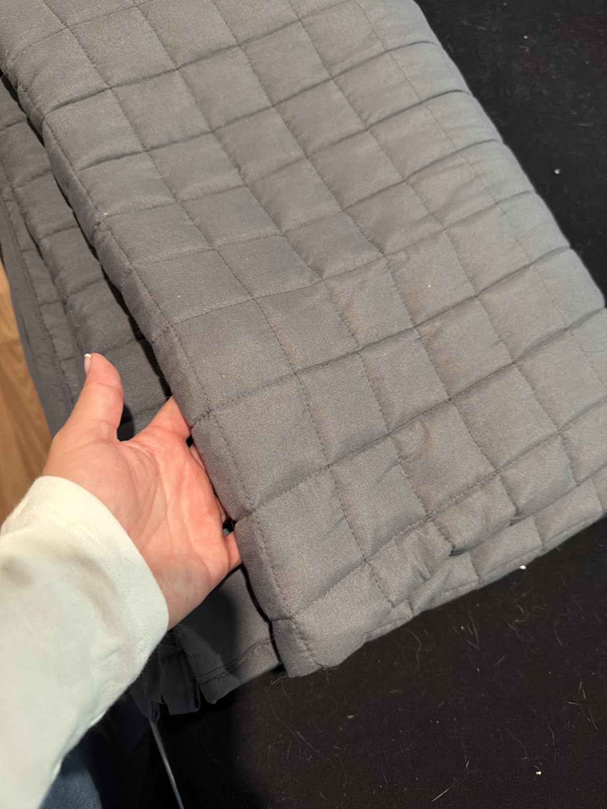 YnM King Size Weighted Blanket for Adults (88x104 Inches, 40 Pounds, Dark Grey), Exclusive Smallest Compartments with Glass Beads, Heavy Bed Blanket for Two Persons of 240~390lbs on Queen or King Bed customer photo 2