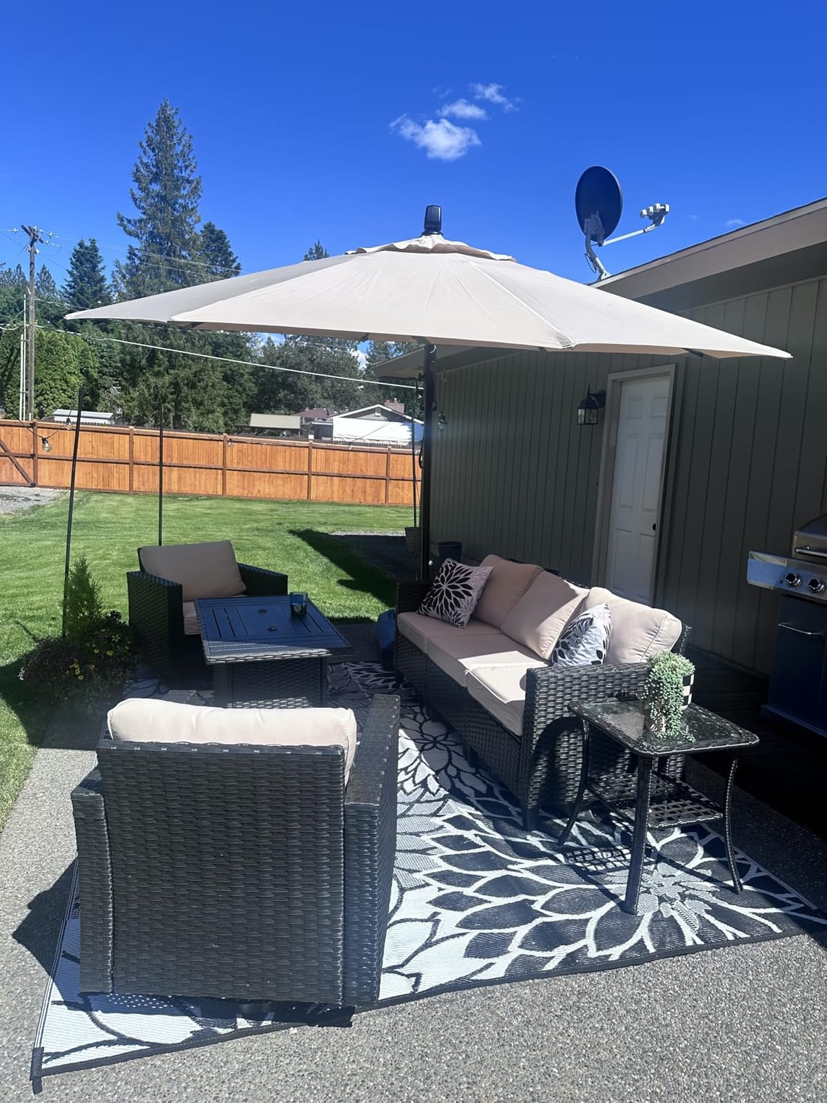 Grand patio 10x10 FT Sunbrella Cantilever Square Umbrella with Base, Aruba customer photo 1