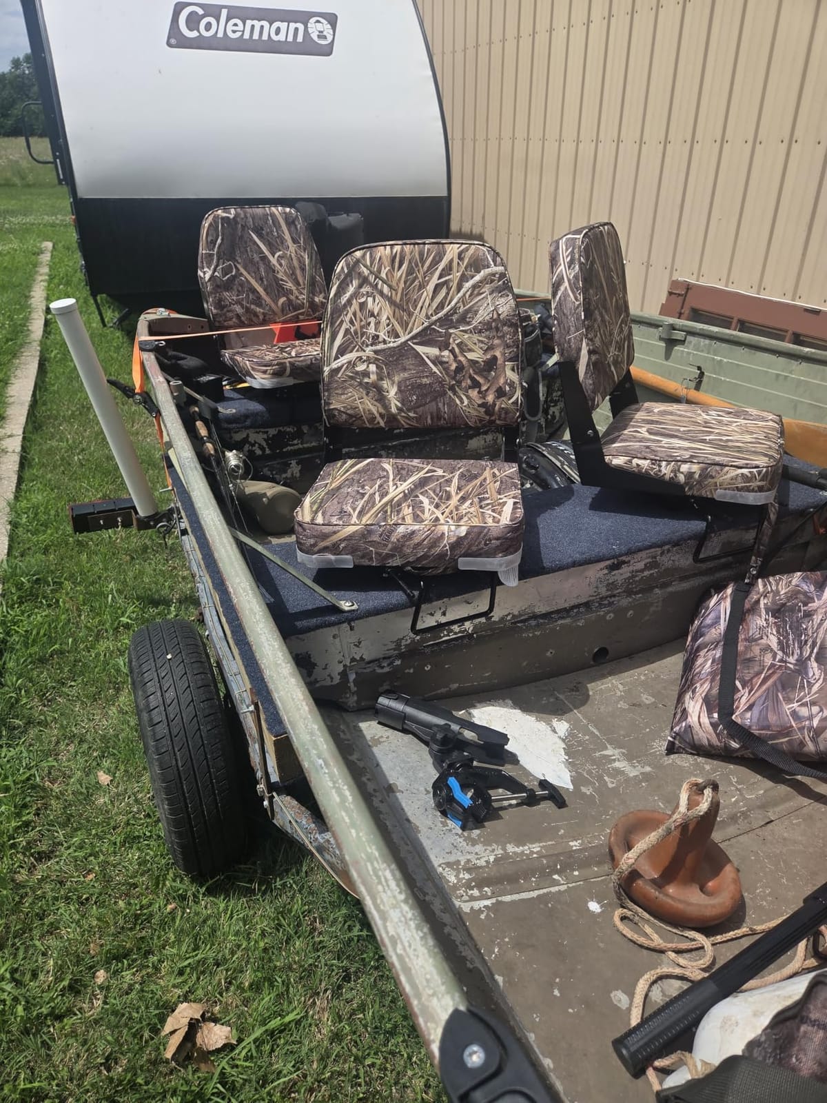ERGOSEAT Folding 2 Pack Boat Seats Padded Camo Fishing Boat Chair Bass Jon | Fold Flat for storage, Marine Vinyl, UV & Tear Resistant, aluminum hinges, 250lb capacity, includes mounting hardware customer photo 2