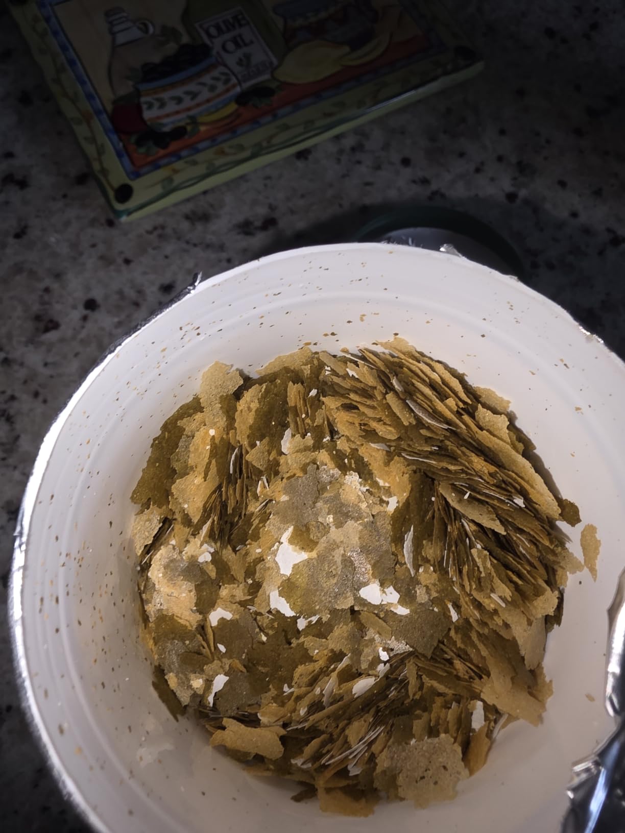 TetraPond Pond Flakes, Complete Nutrition for Smaller Pond Fish, Food for Goldfish and Koi, 6.35 Ounces (Pack of 2) customer photo 1