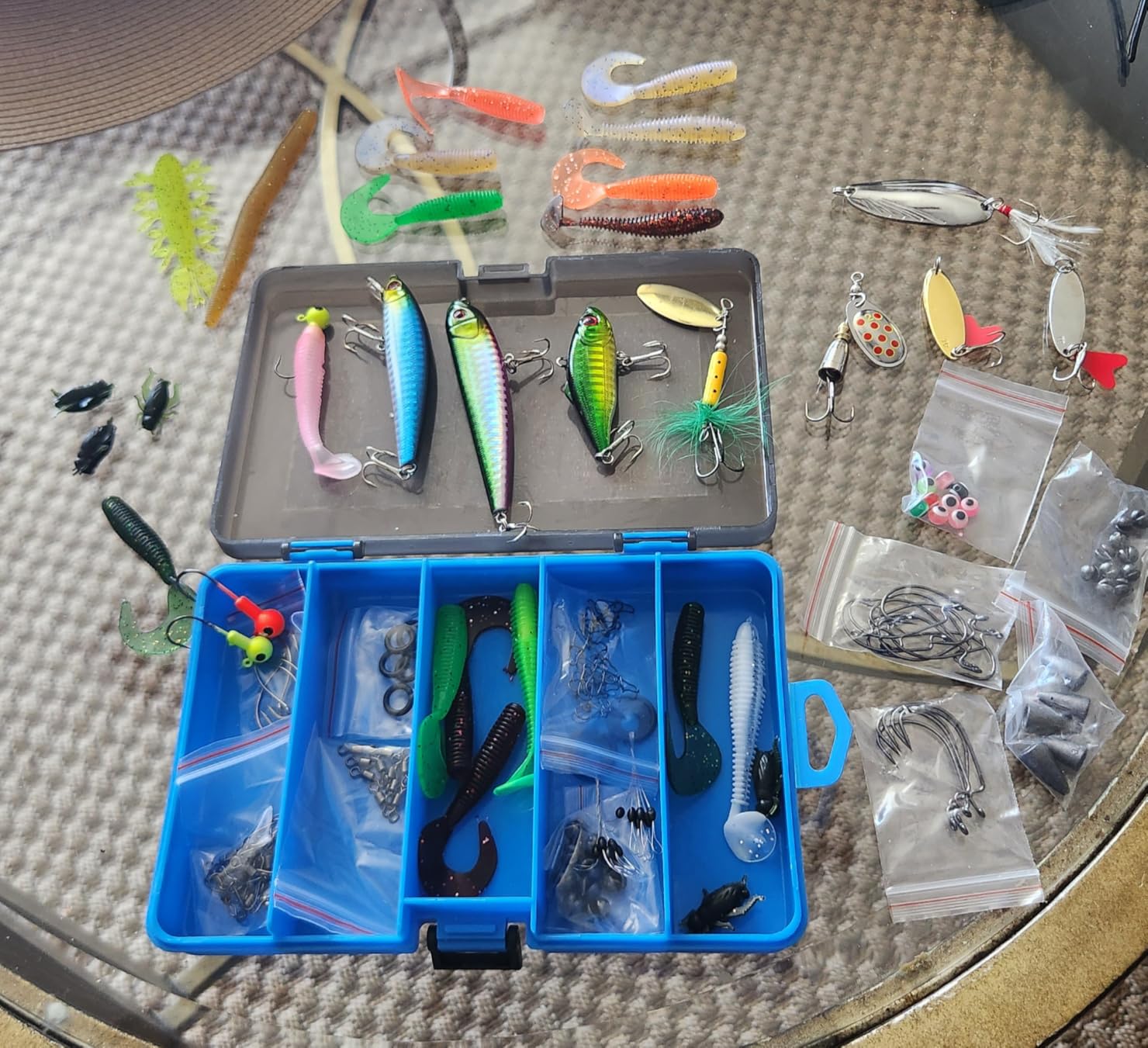 PLUSINNO Fishing Lures, 137Pcs Tackle Box with Tackle Included, Crankbaits, Spoon, Hooks, Weights & Other Accessories, Fishing Bait Lure Gear Kit Gift for Men Bass Freshwater customer photo 2