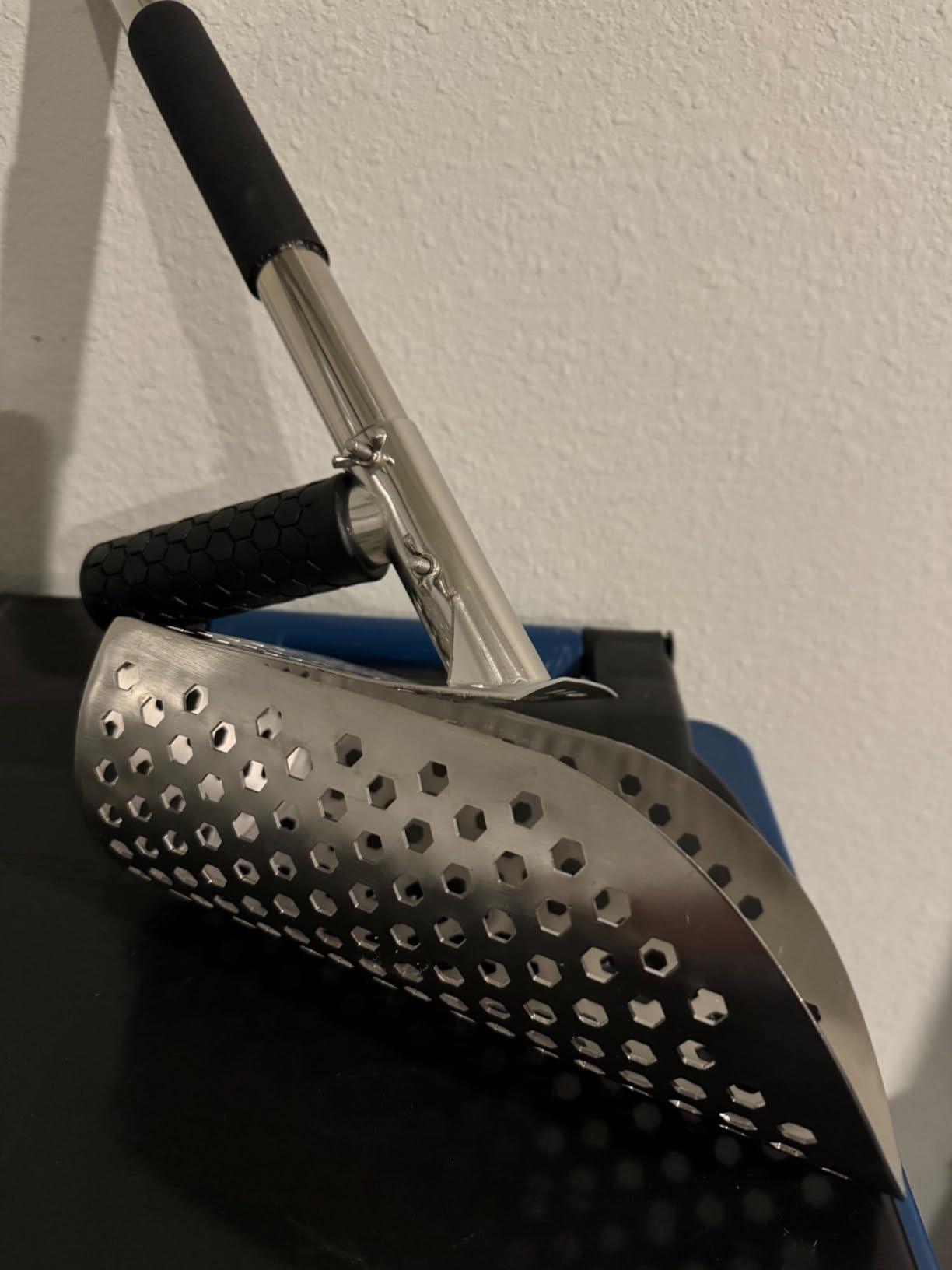 Sand Scoop for Metal Detecting, Stainless Steel with Long Handle customer photo 1