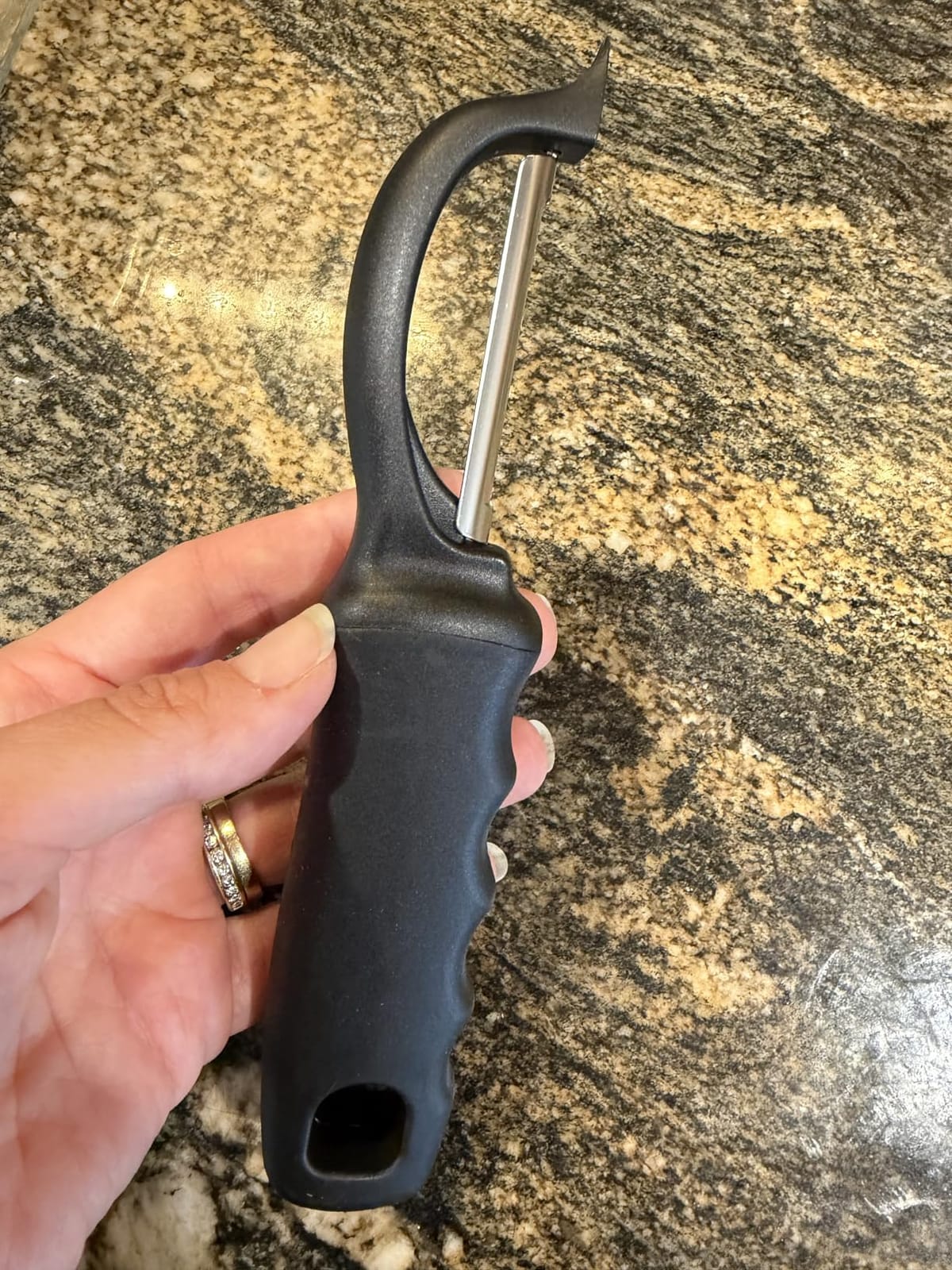 Spring Chef Original Swivel Vegetable Peeler with Soft Grip Handle, Black customer photo 1