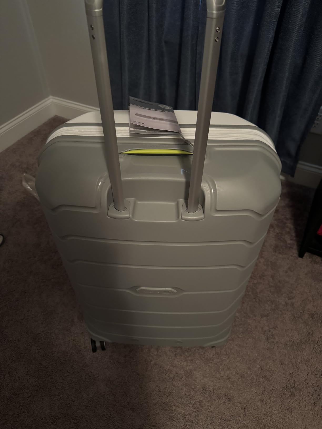 Samsonite Freeform Hardside Carry-On Luggage with Spinner Wheels - Hardshell Suitcase - TSA, Airline-Approved - Expandable Hard Shell, Smooth Rolling Wheels for Lightweight Travel – Black customer photo 1