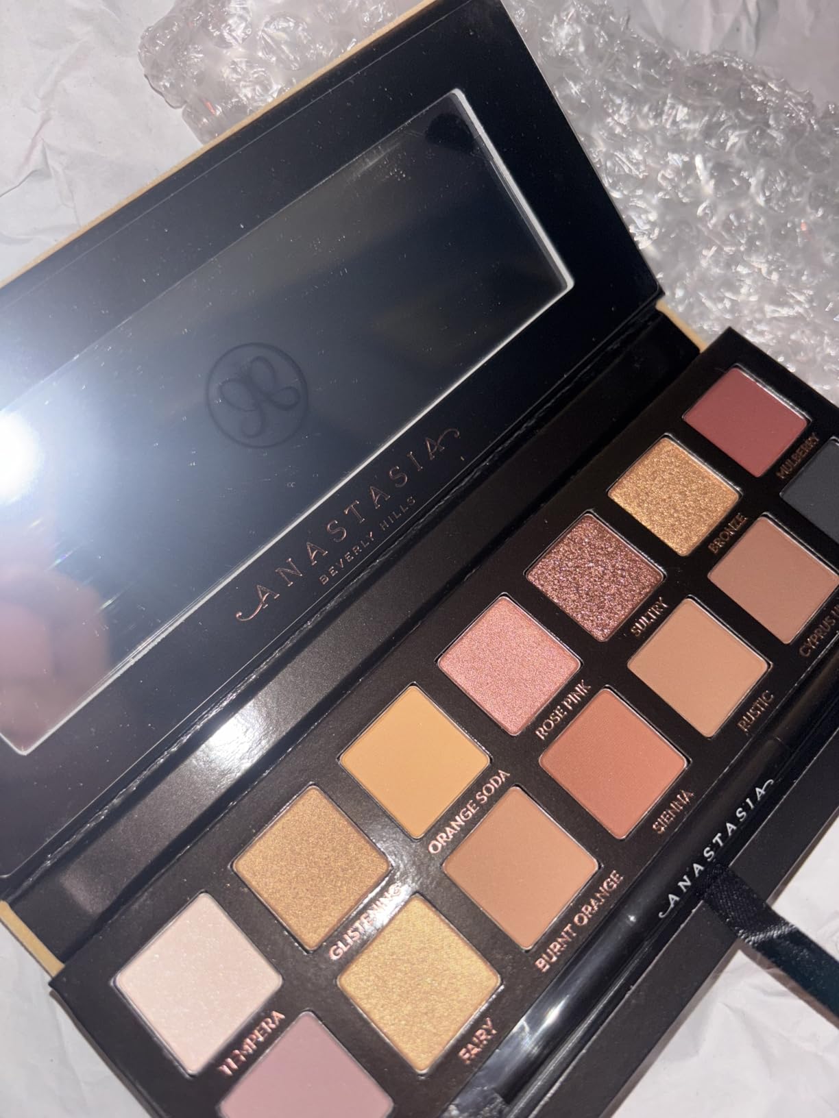 Anastasia Beverly Hills Essential Palette - Mattes & Metallics customer photo 2