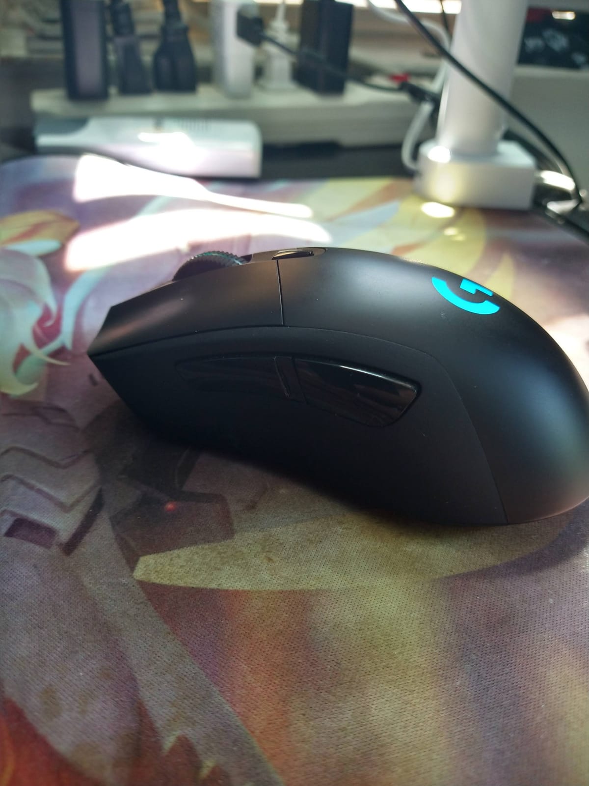 Logitech G703 Lightspeed Wireless Gaming Mouse - Black customer photo 1