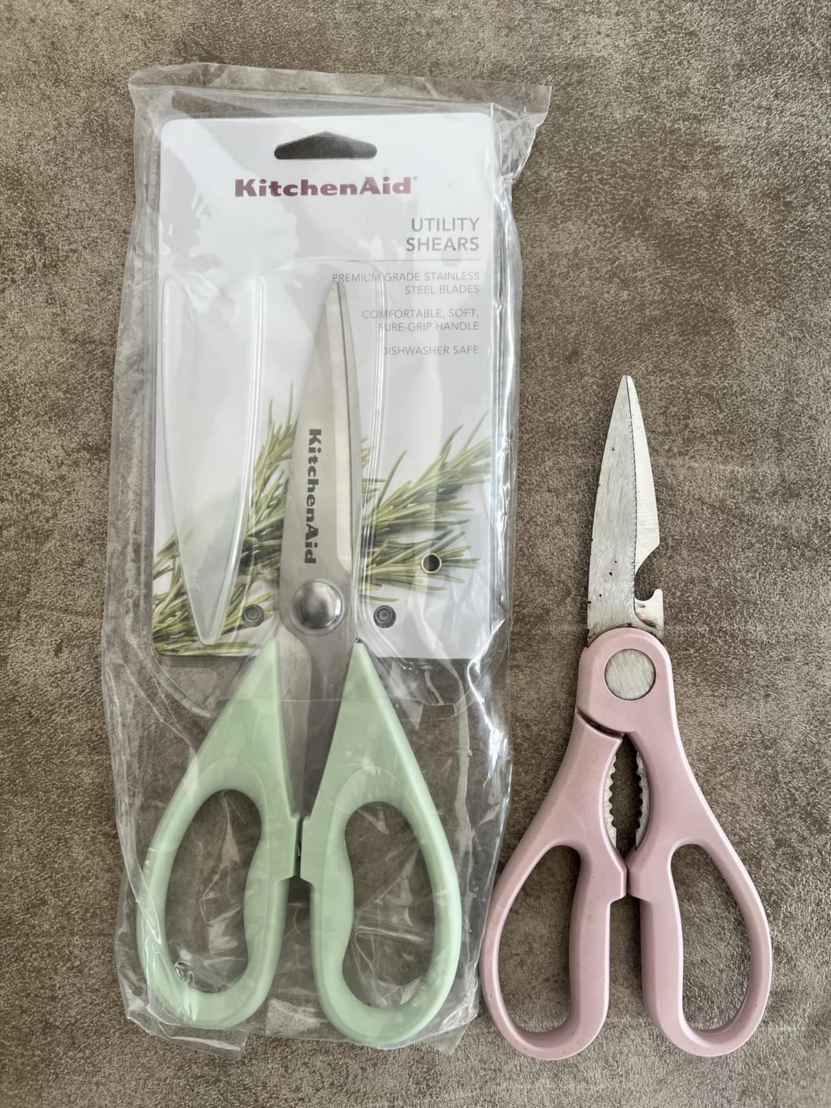 KitchenAid All Purpose Kitchen Shears with Protective Sheath Durable Stainless Steel Scissors, Dishwasher Safe, Soft Grip Comfort Handle, 8.72 Inch, Black customer photo 2
