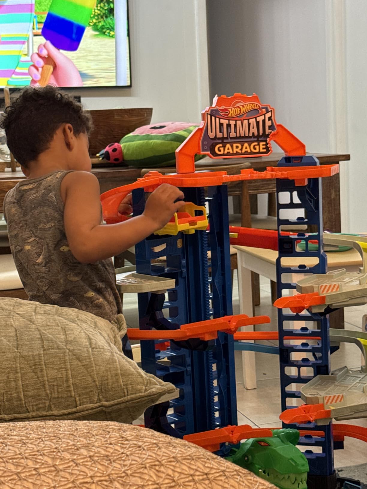 Hot Wheels Ultimate Garage Track Playset & 2 1:64 Scale Toy Cars customer photo 1