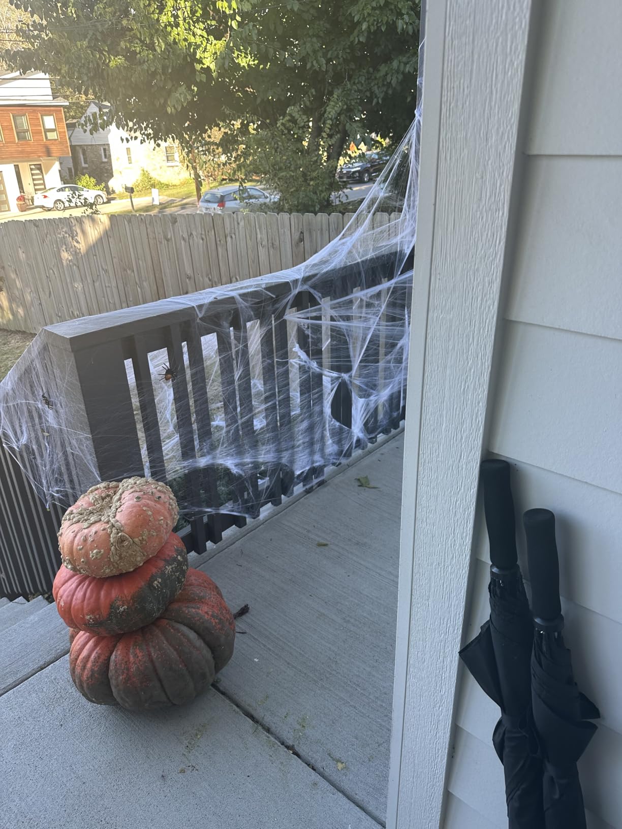 ZPISF 1400 sqft Halloween Spider Webs Decorations with 150 Extra Fake Spiders, Super Stretchy Cobwebs for Halloween Decor Indoor and Outdoor customer photo 1