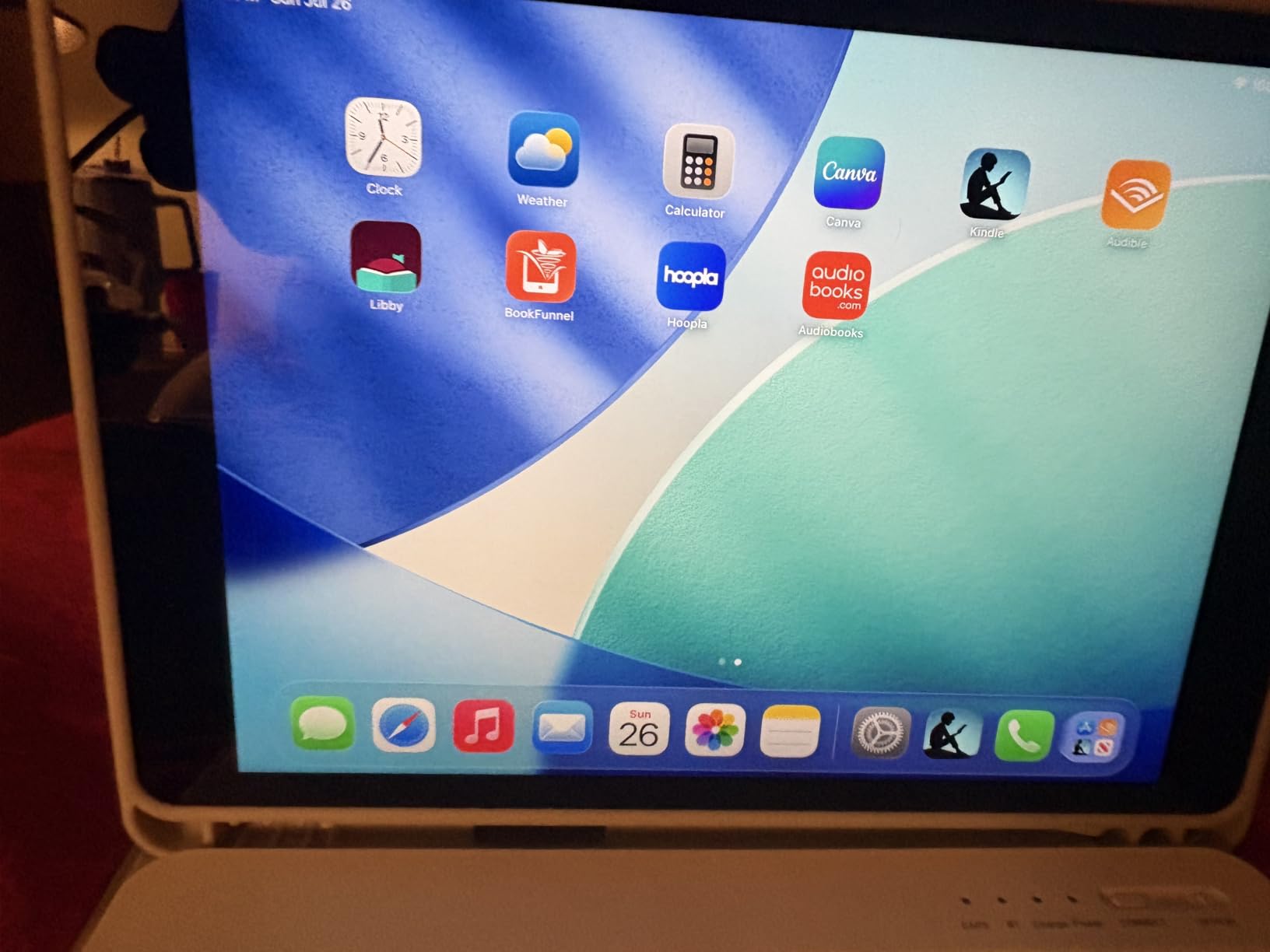 Apple iPad (10.2-inch, Wi-Fi, 32GB) - Silver (Latest Model, 8th Generation) (Renewed) customer photo 1