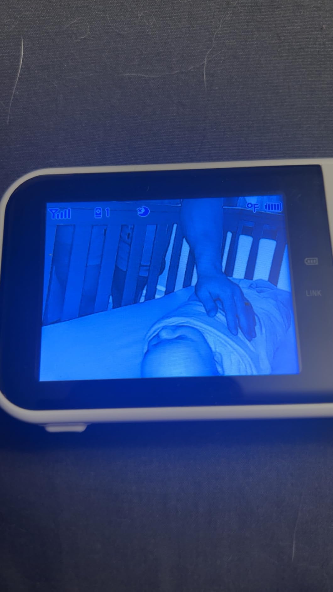 VTech Baby Monitor No WiFi – 19Hr Video Battery, 1000ft Range, Night Vision, Two-Way Talk, Temperature Sensor, Sound-Activated Screen, Lullabies | VM819 customer photo 2
