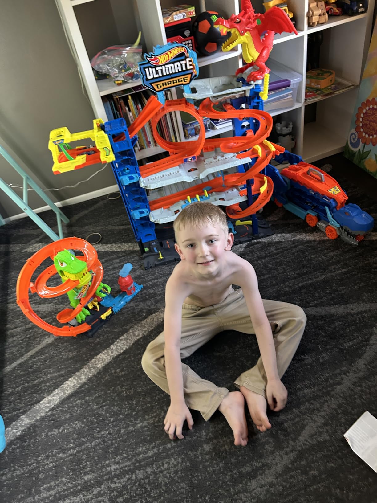 Hot Wheels City Ultimate Garage Track Set with 2 Die-Cast Toy Cars & Car-Eating Dragon, Stores 50+ Vehicles, 4 Levels customer photo 1