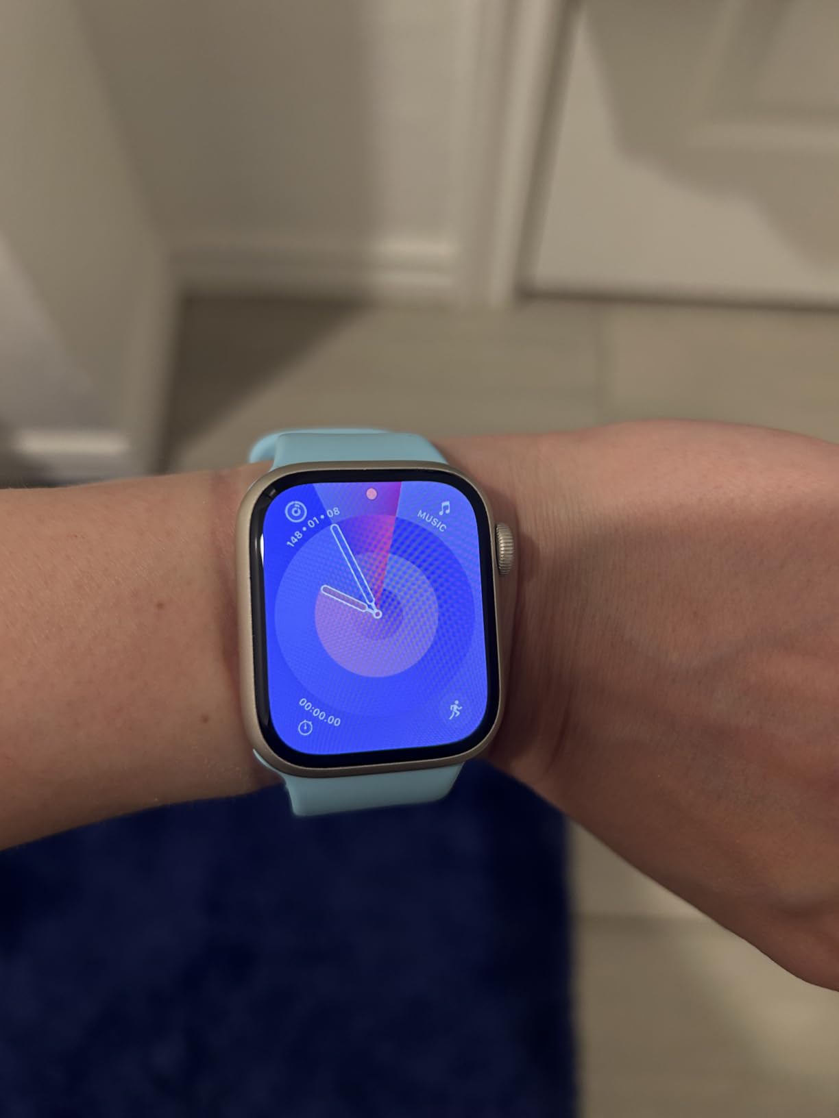 Apple Watch Series 8 [GPS, 41mm] - Starlight Aluminum Case with Starlight Sport Band, S/M (Renewed) customer photo 1