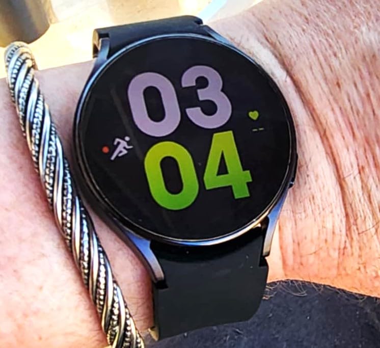 SAMSUNG Galaxy Watch 5 44mm Bluetooth Smartwatch w/Body, Health, Fitness and Sleep Tracker, Improved Battery, Sapphire Crystal Glass, Enhanced GPS Tracking, US Version, Gray (Renewed) customer photo 1