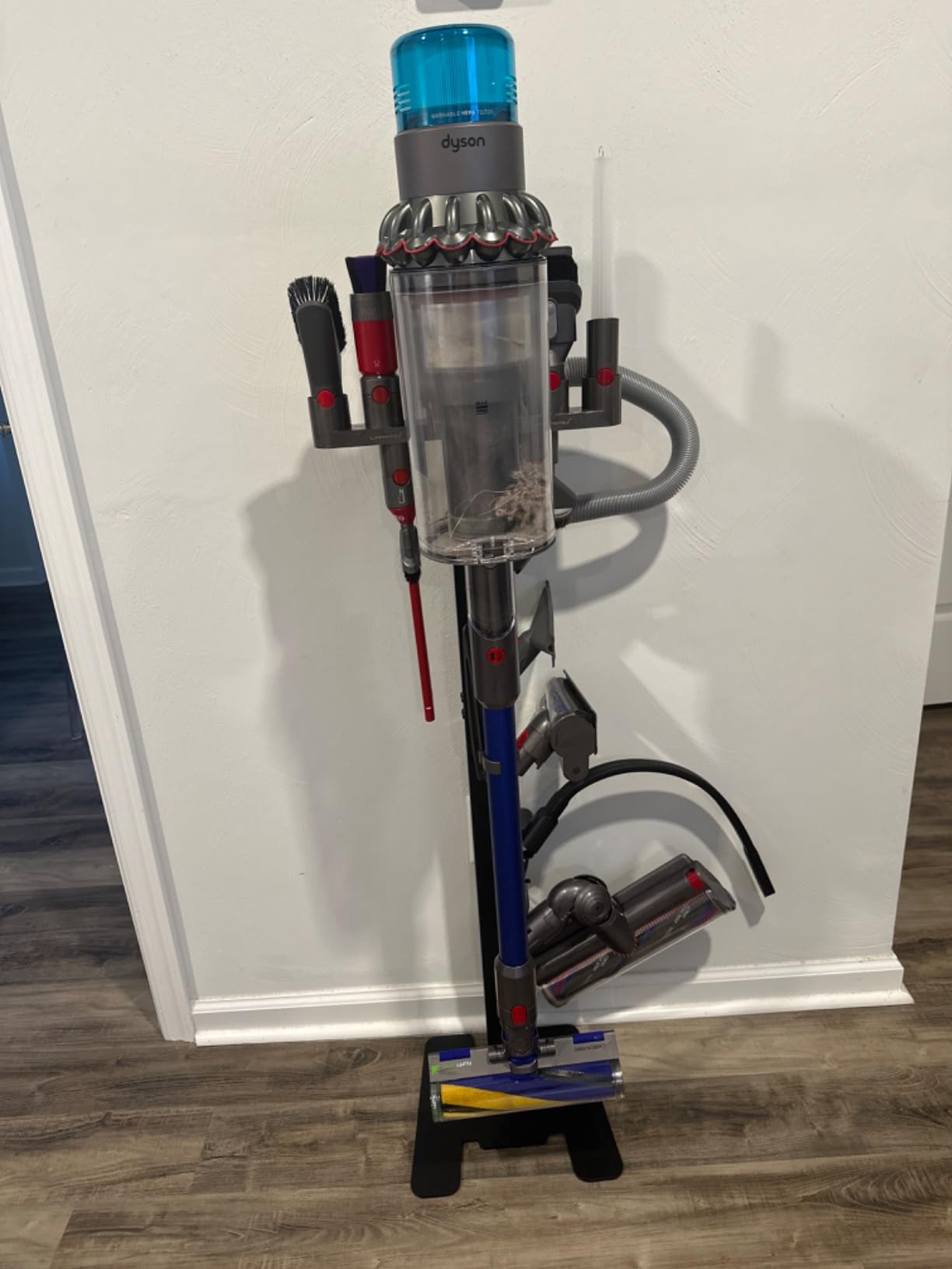 Dyson Gen5outsize Cordless Vacuum, 250AW, 3 Power Modes, Up to 140 Minutes,² XL bin, Illumination Reveals dust, HEPA Filtration, All Floor Types customer photo 2
