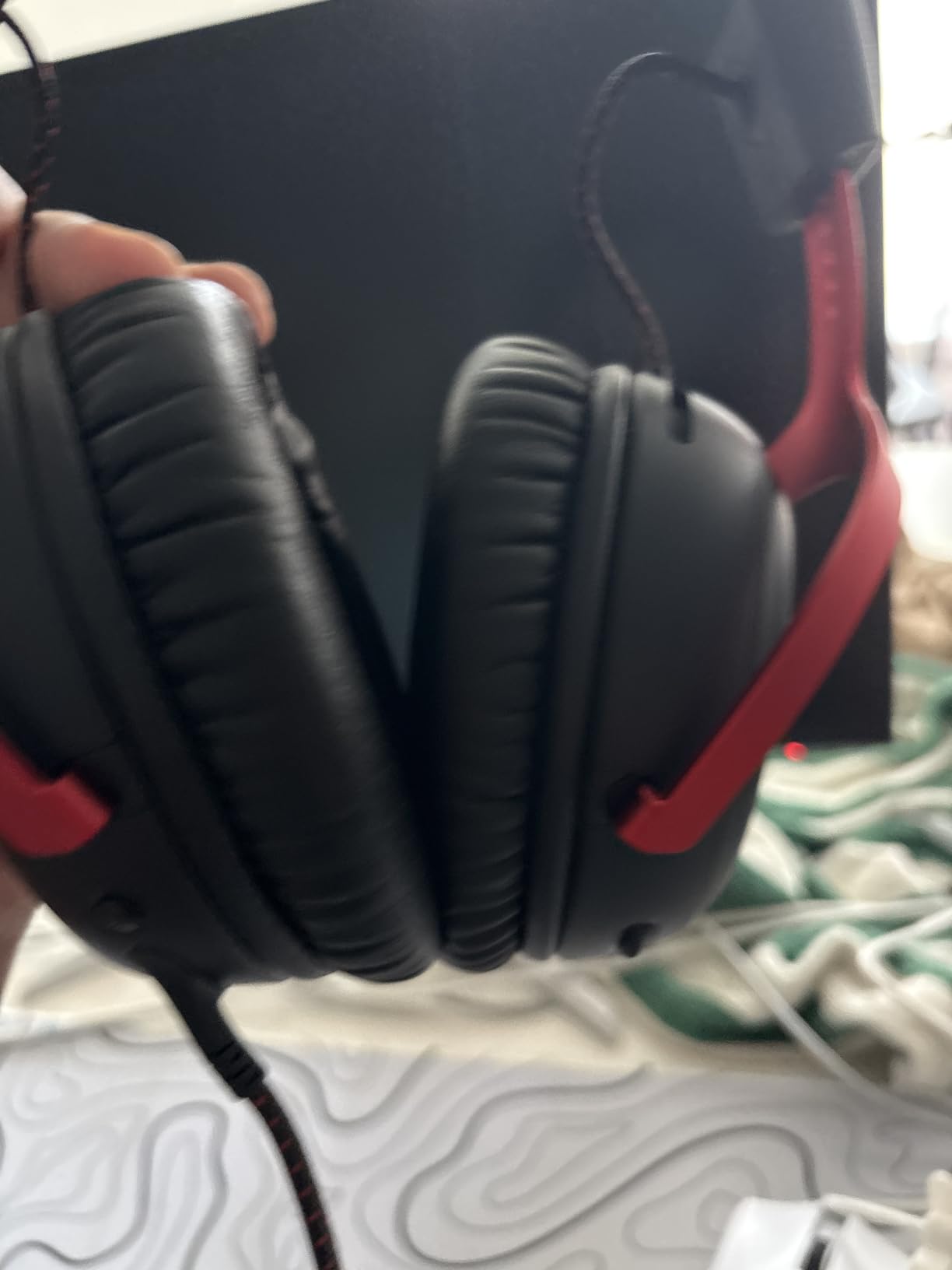 HyperX Cloud III – Wired Gaming Headset, PC, PS5, Xbox Series X|S, Angled 53mm Drivers, Spatial Audio, Memory Foam, Durable Frame, Ultra-Clear 10mm Mic, USB-C, USB-A, 3.5mm – Black/Red customer photo 2