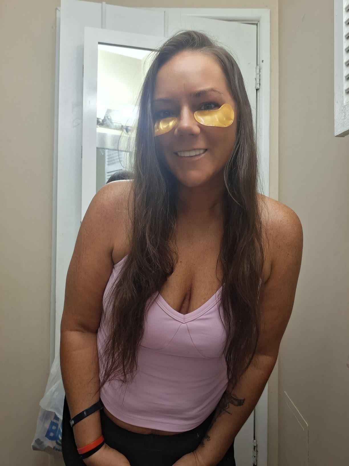 grace & stella Award Winning Under Eye Mask - Teen Gifts, Gel Eye Patches for Dark Circles, Puffy Eyes, Wrinkles, Undereye Bags, Travel Gifts for Women - Vegan, Self Care (6 Pairs, Gold) customer photo 2